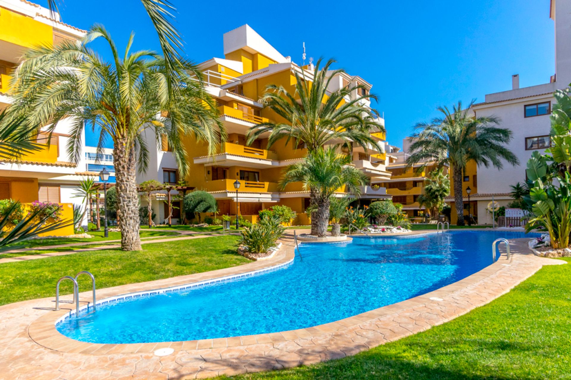 Condominium in Torrevieja, Comunidad Valenciana 11520491