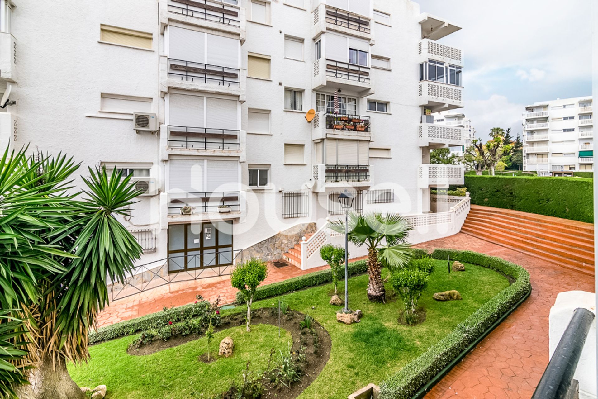 Condominium in Estepona, Andalucía 11521428