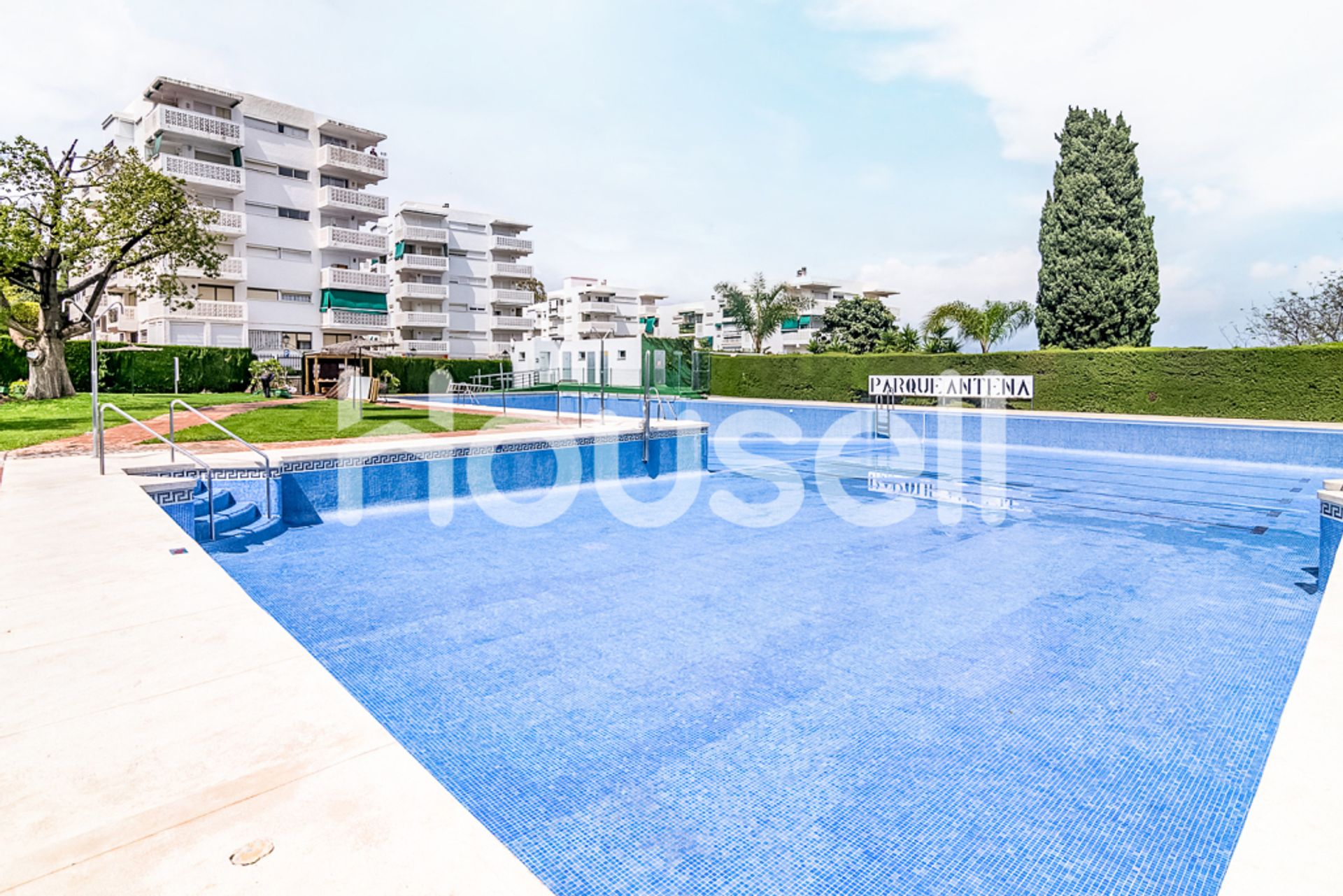 Condominium in Estepona, Andalucía 11521428