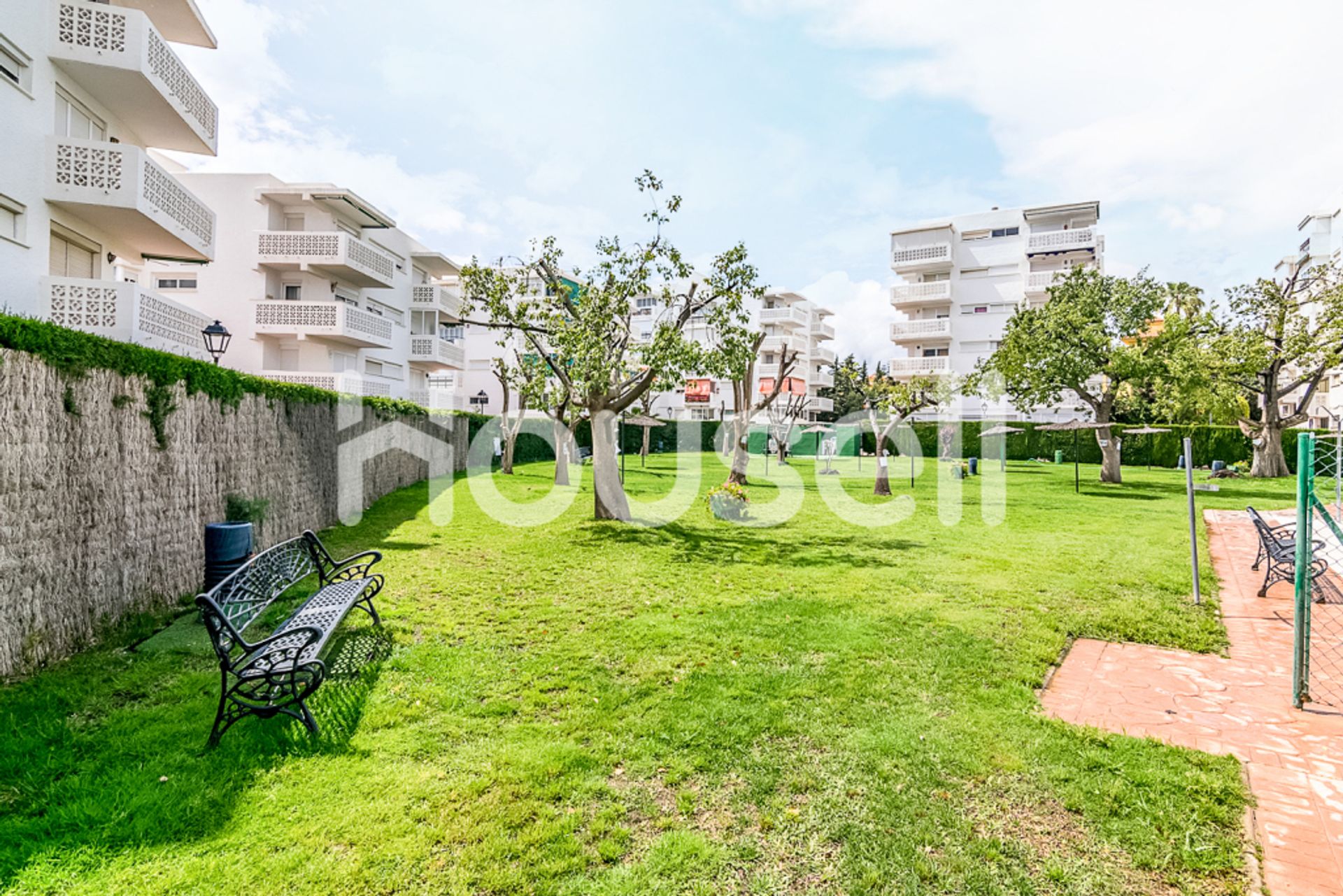 Condominium in Estepona, Andalucía 11521428