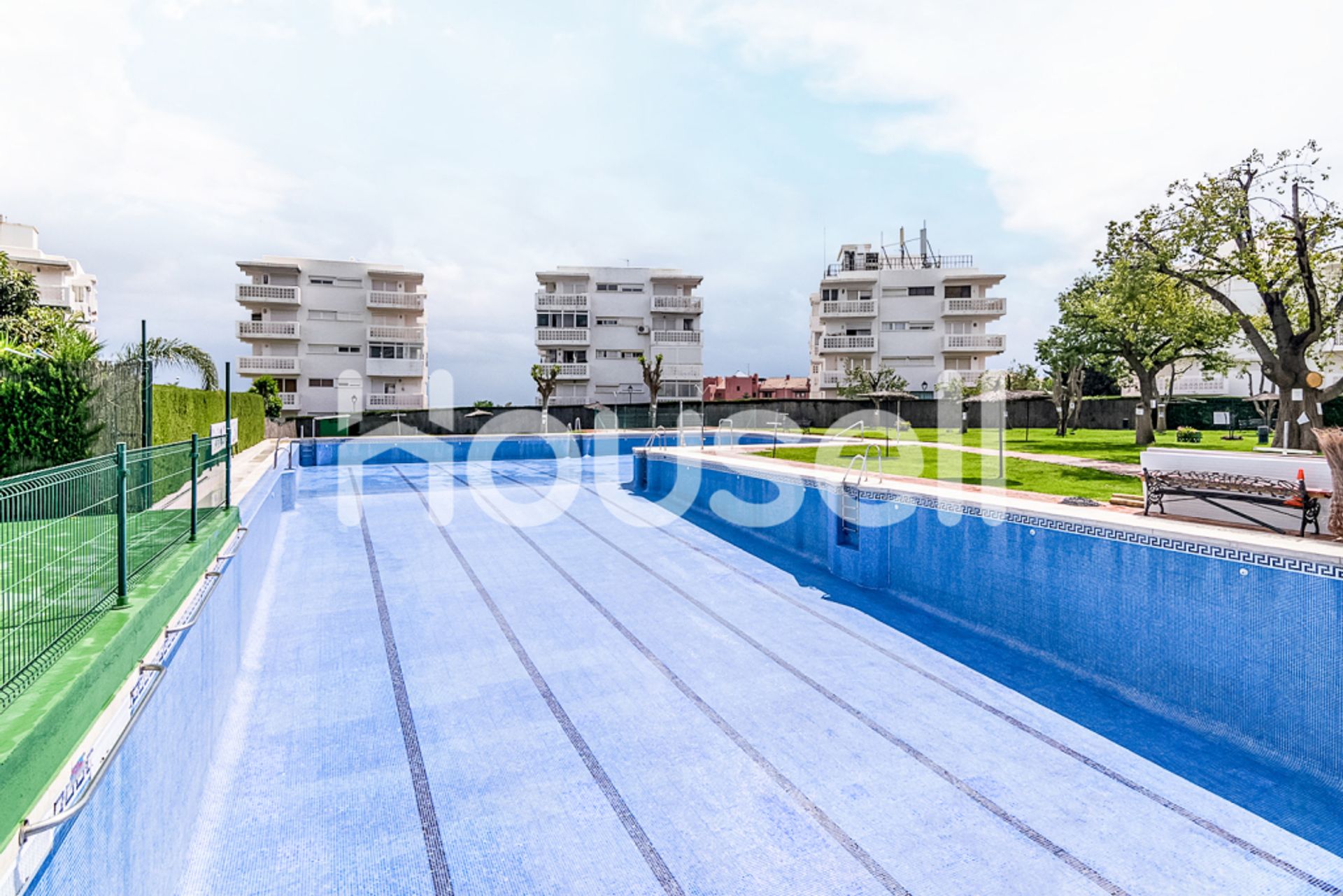 Condominium in Estepona, Andalucía 11521428