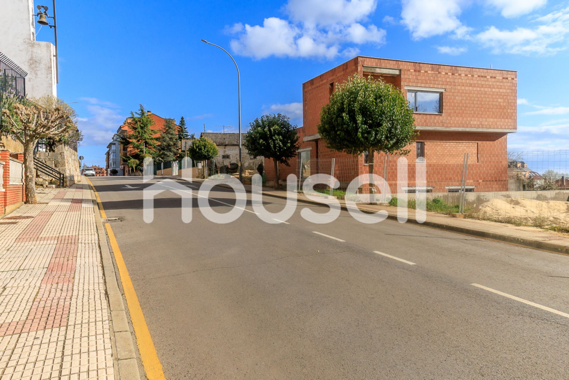 Condominium in La Virgen del Camino, Castilla y León 11522548