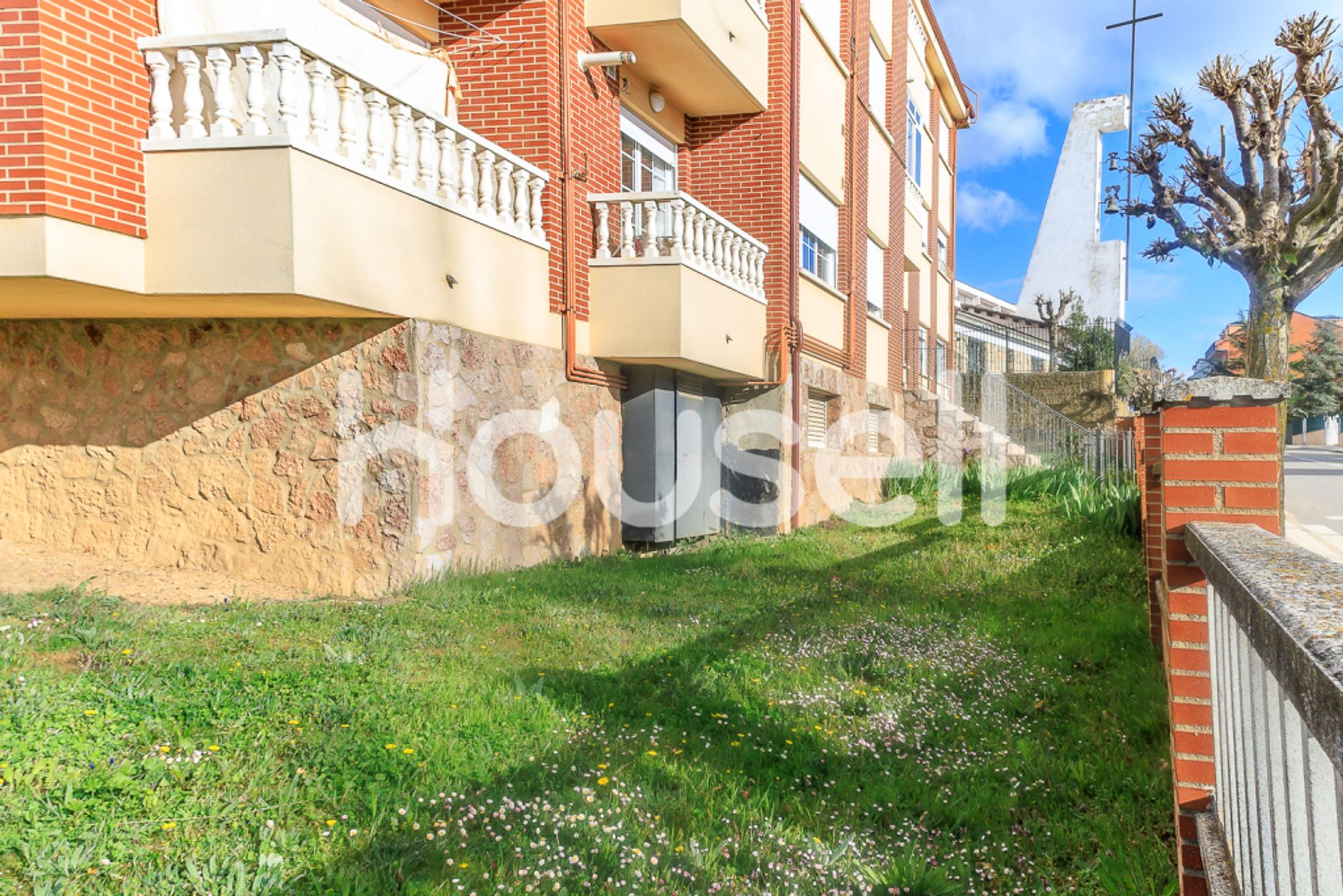 Condominium in La Virgen del Camino, Castilla y León 11522548