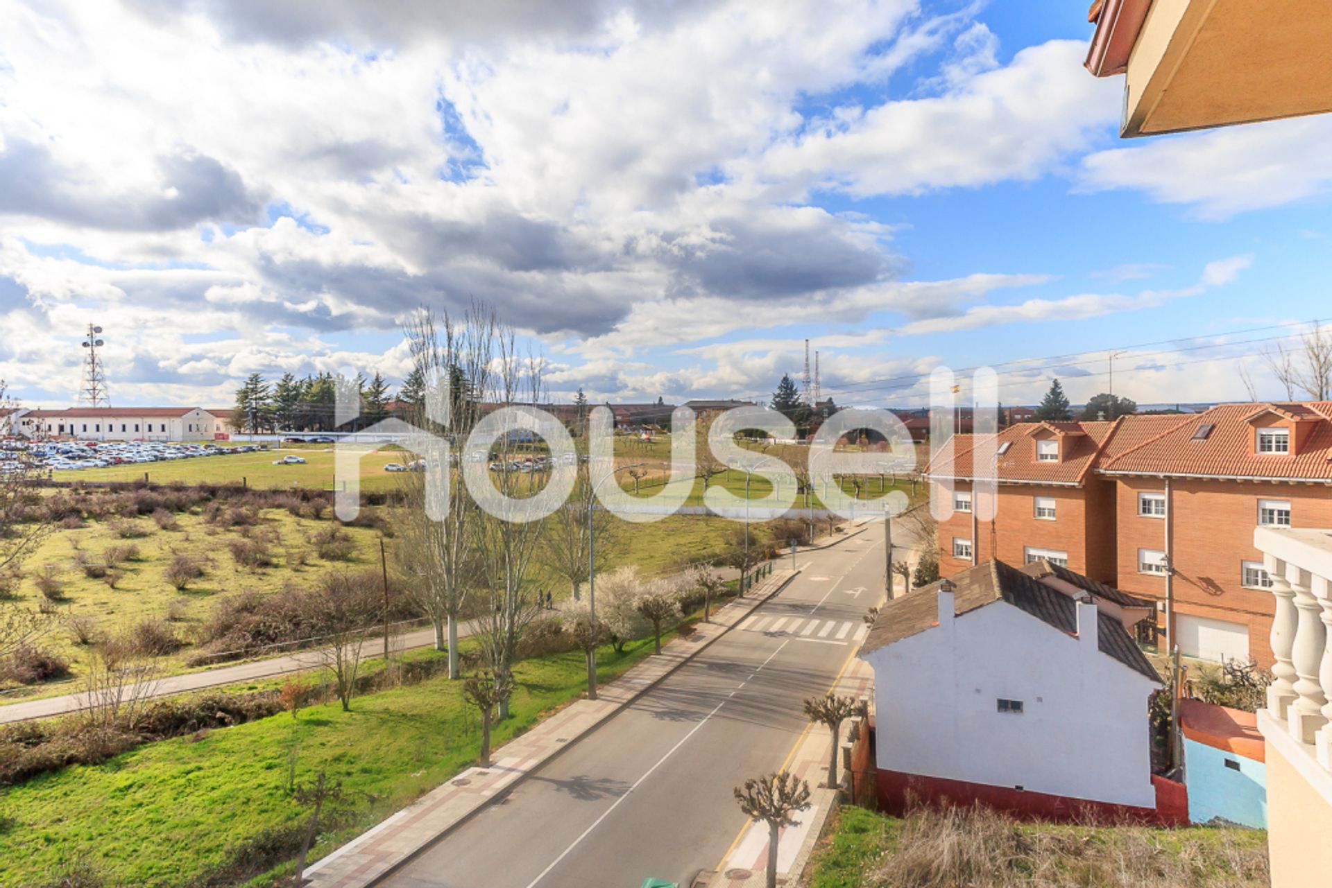 Condominium in La Virgen del Camino, Castilla y León 11522548