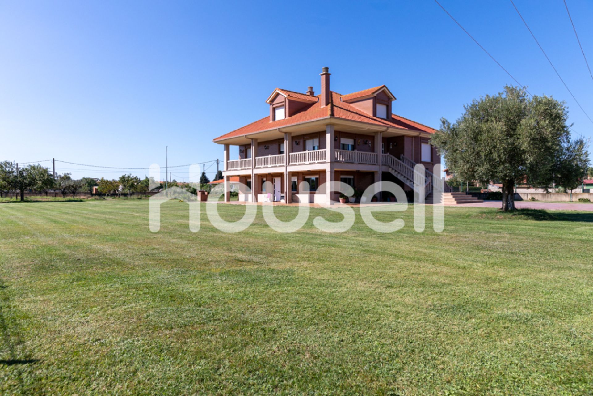 House in Onzonilla, Castille-Leon 11522920