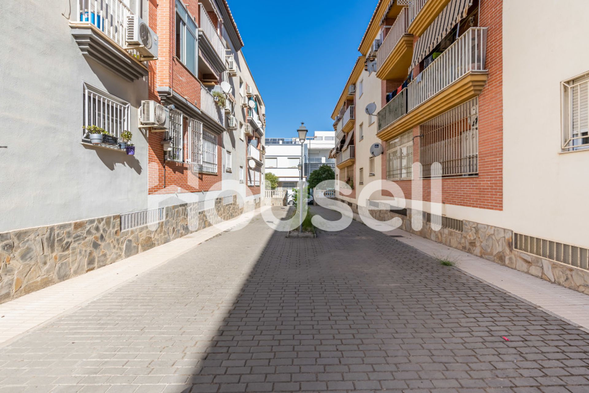 Condominium in Armilla, Andalucía 11523399