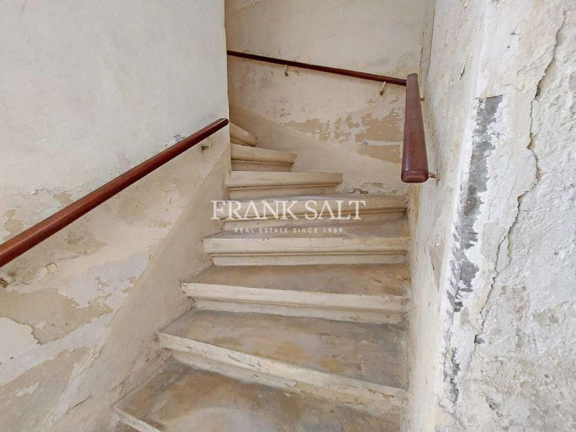 عمارات في سان جيلجان, سان جيلجان 11524376