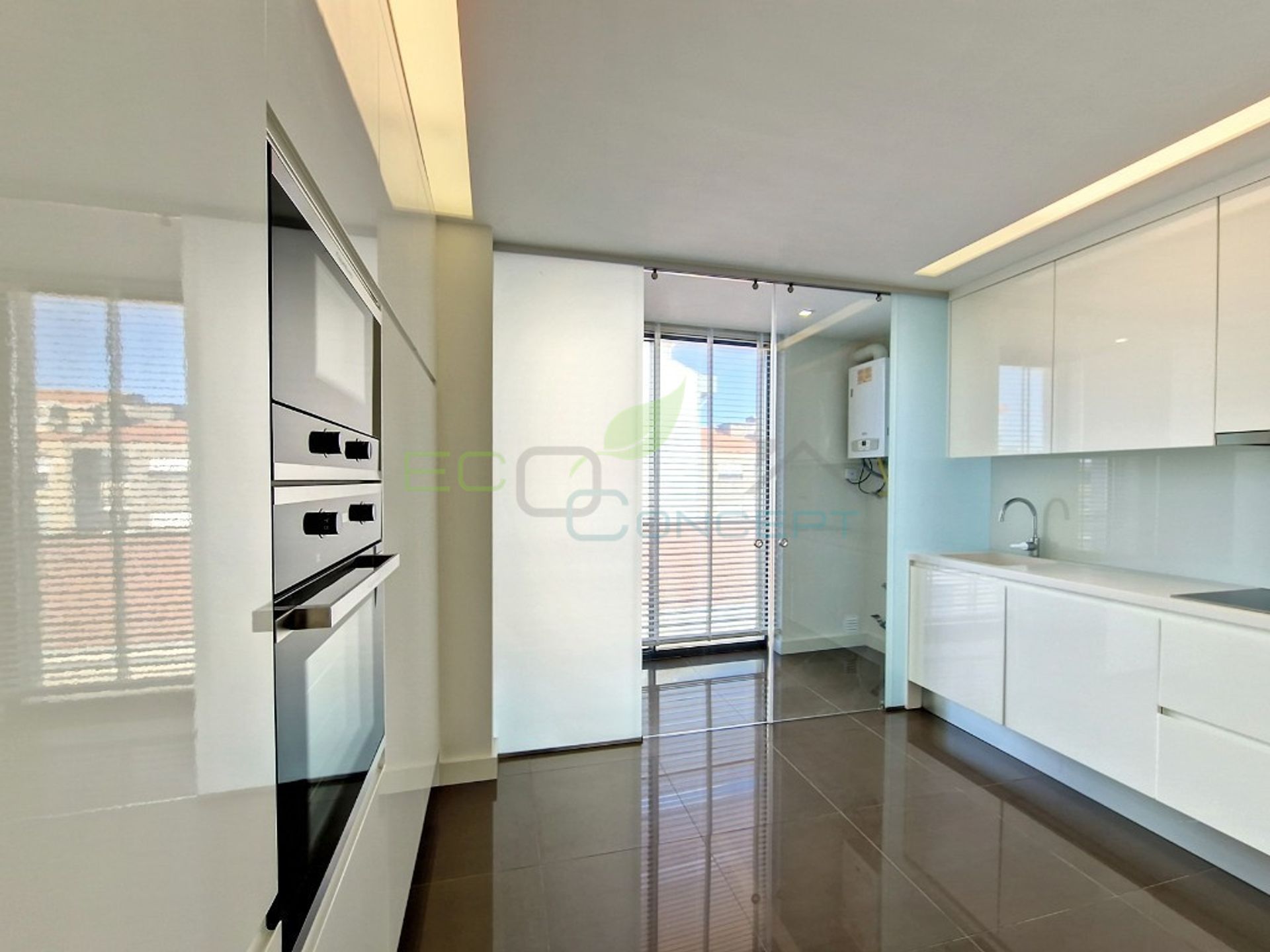 Condominium in Espinho, Aveiro District 11524738