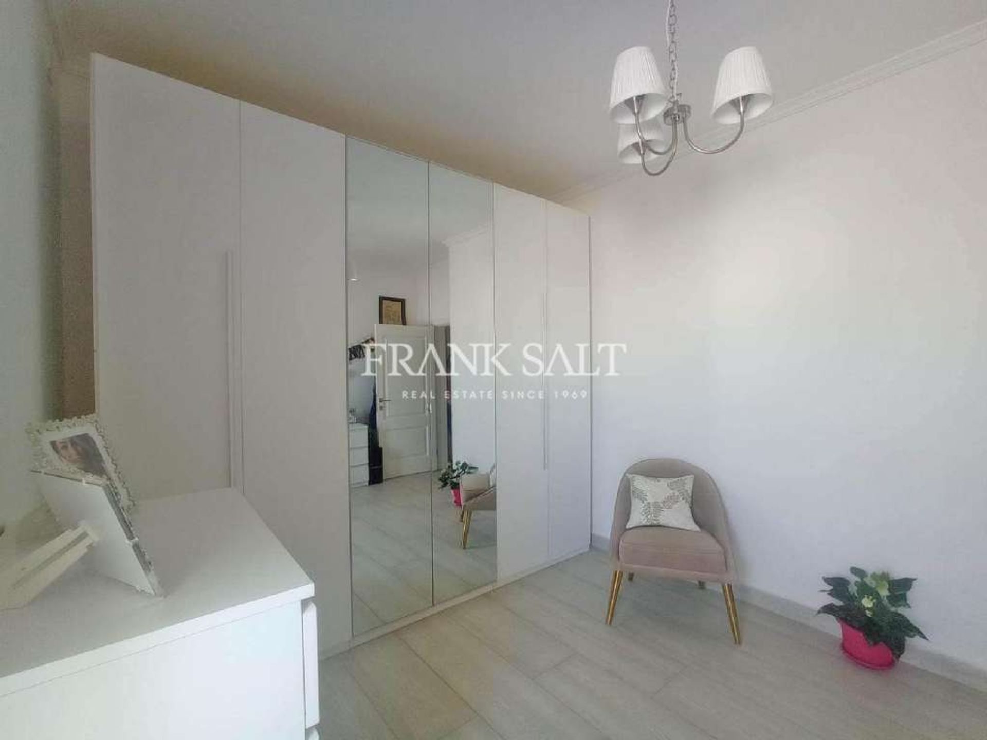 Condominium dans Santa Venera,  11528084