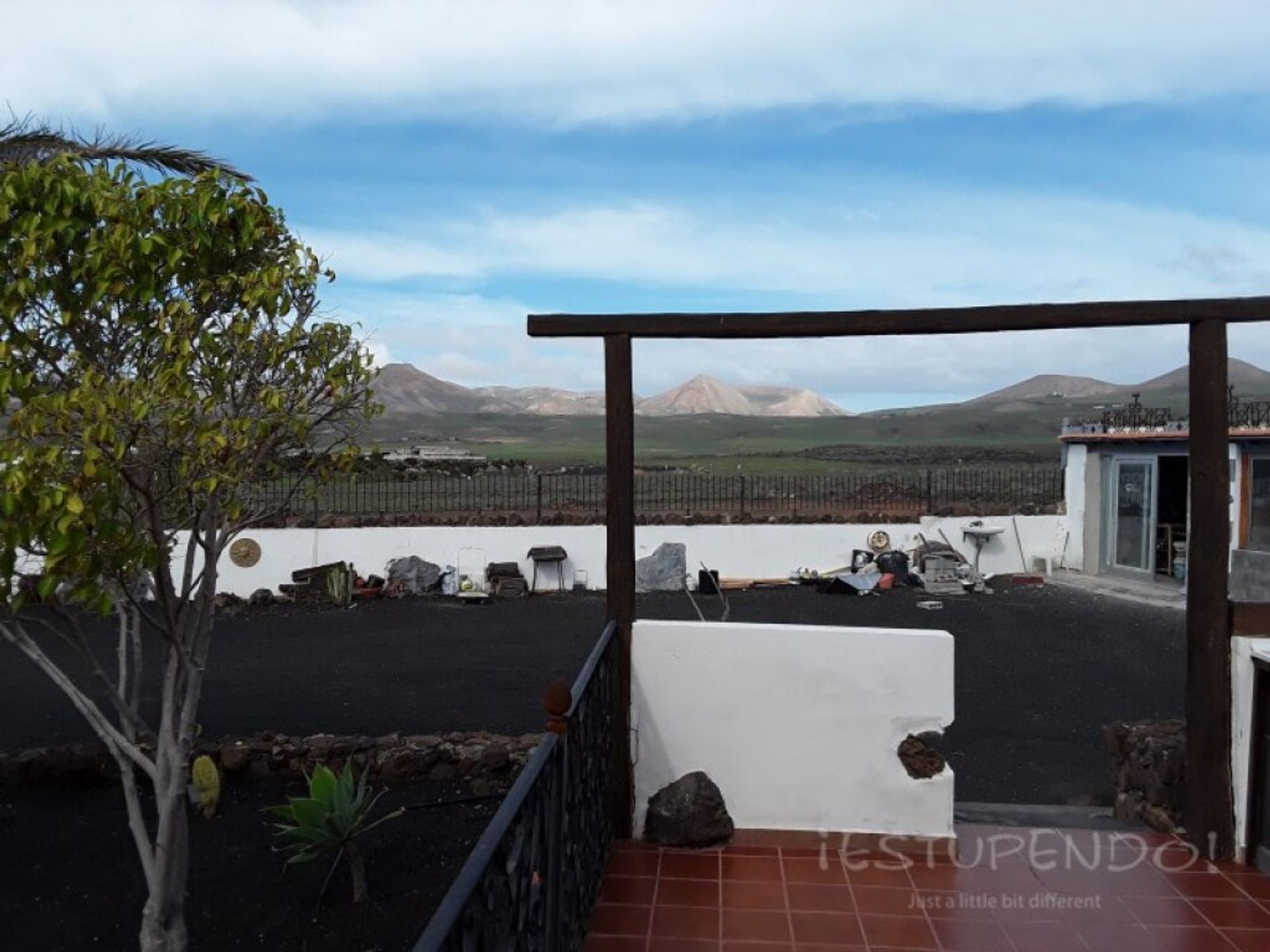 房子 在 Barriada Meadero de la Reina, Andalucía 11528214