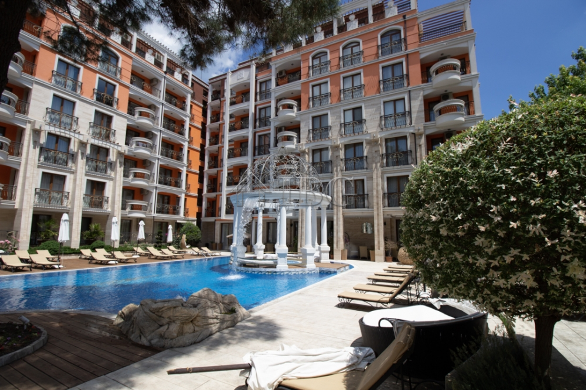 Condominium dans Sunny Beach, Burgas 11529059