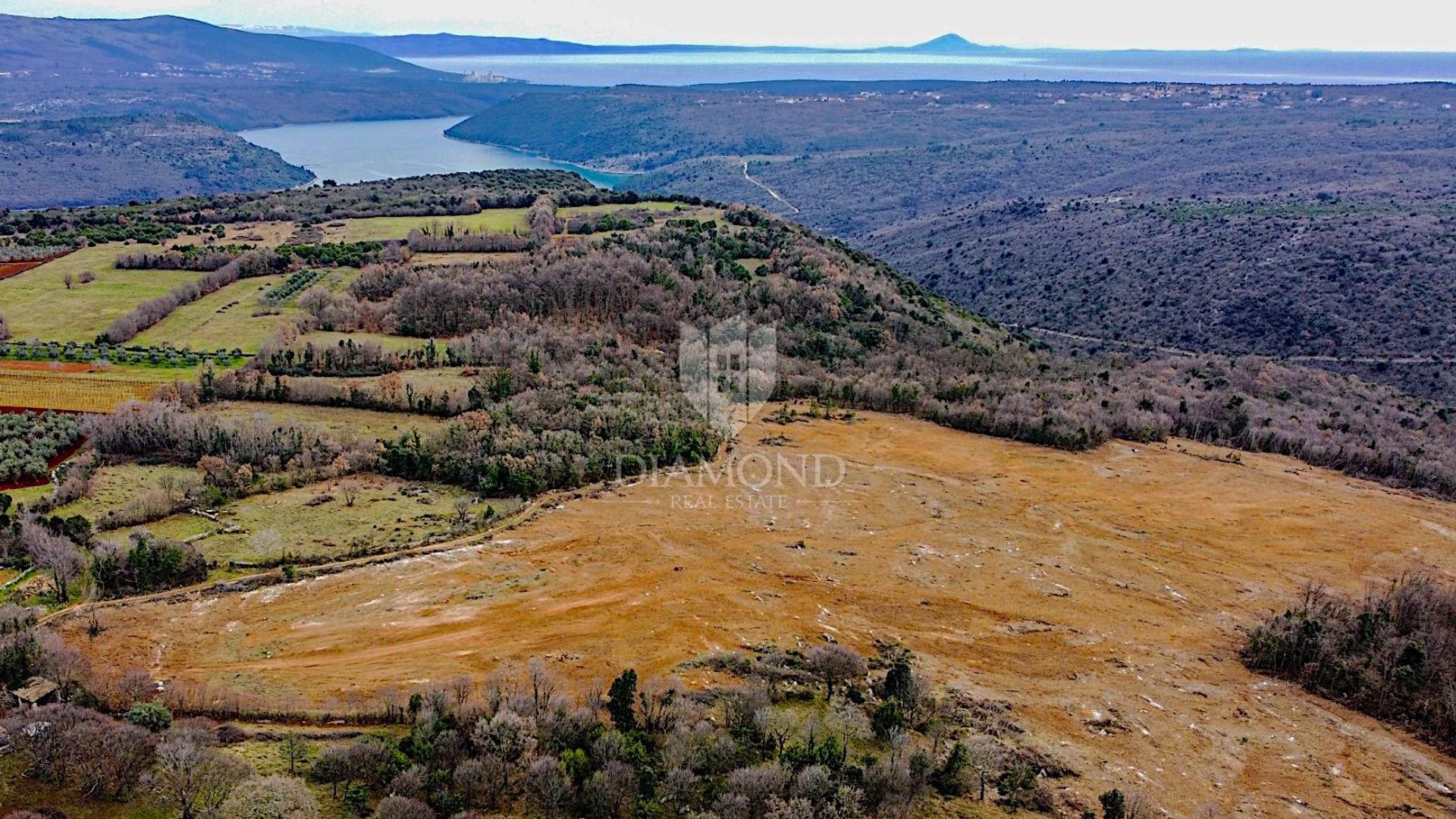 土地 在 Barban, Istarska Zupanija 11530552