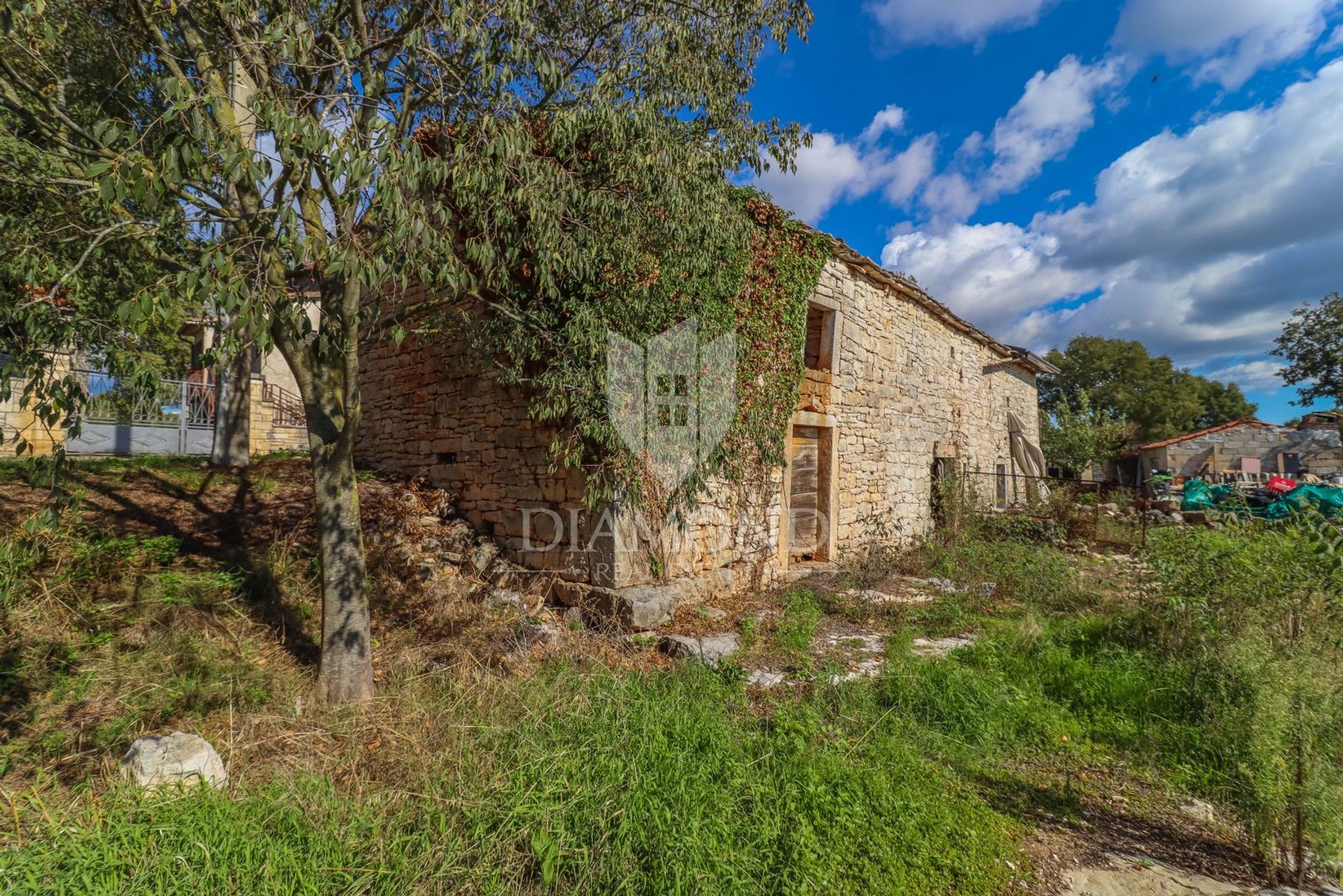 Land in Kanfanar, Istria County 11531220