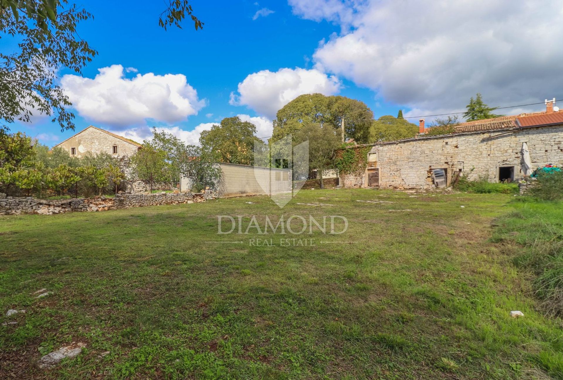 Land in Kanfanar, Istria County 11531220