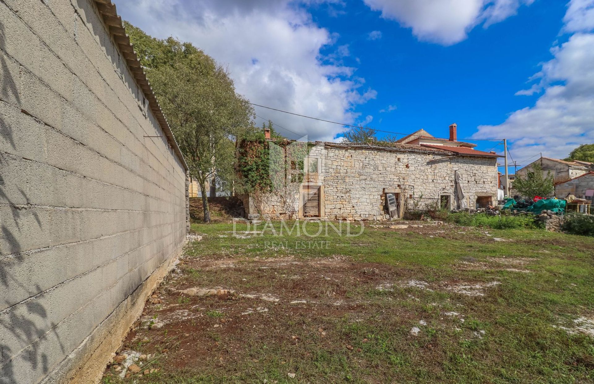 Land in Kanfanar, Istria County 11531220