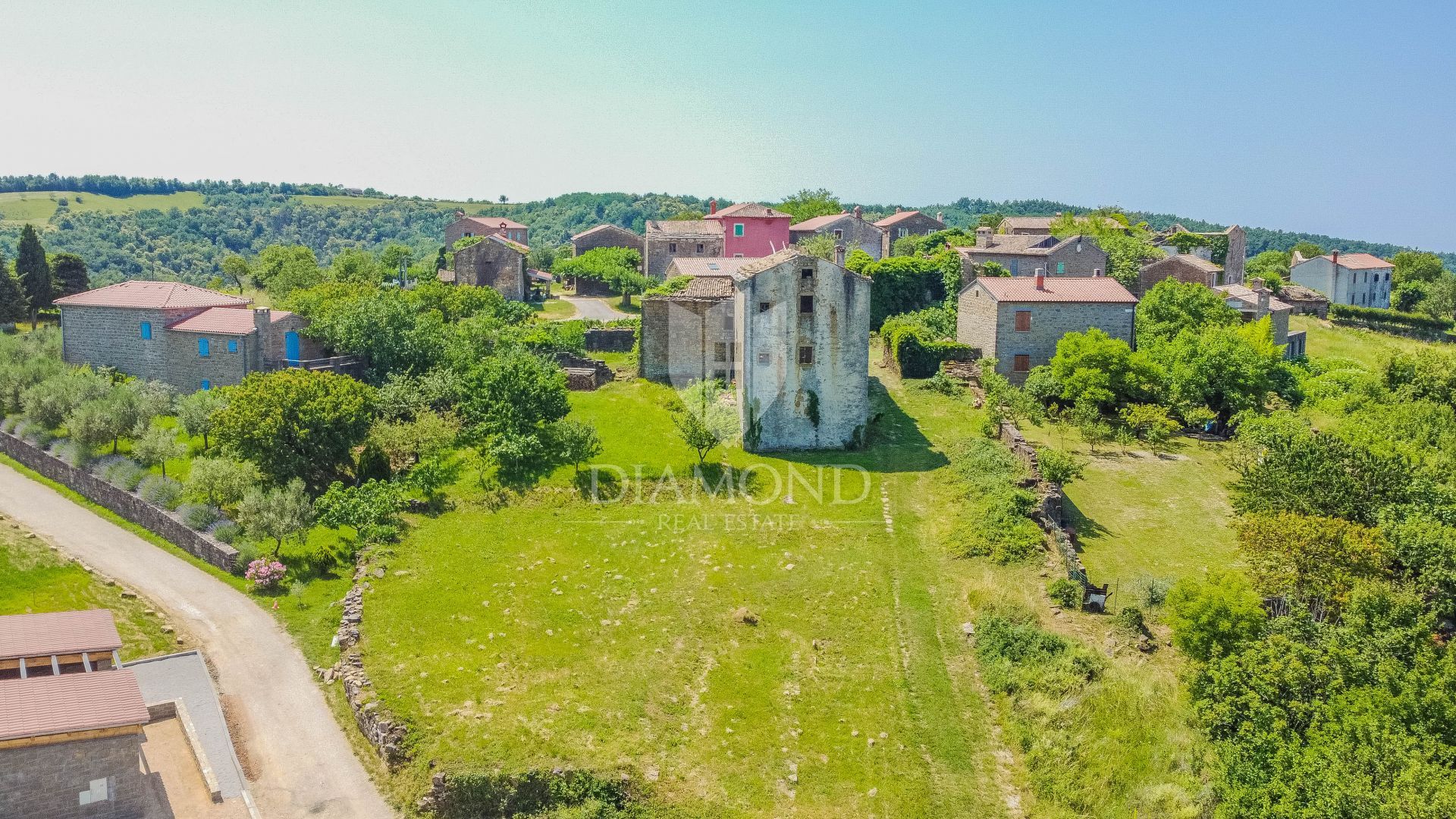 الأرض في Momjan, Istria County 11531759