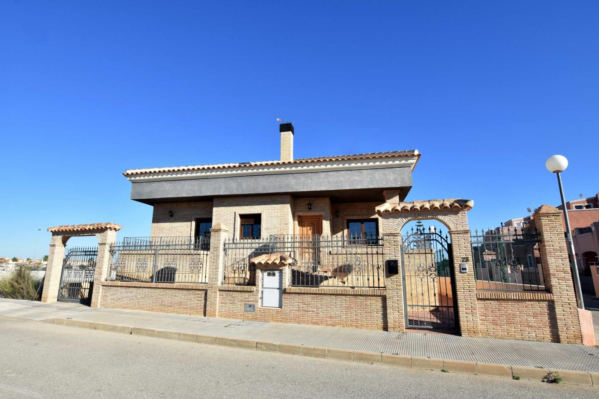 Hus i Los Montesinos, Valencia 11534339