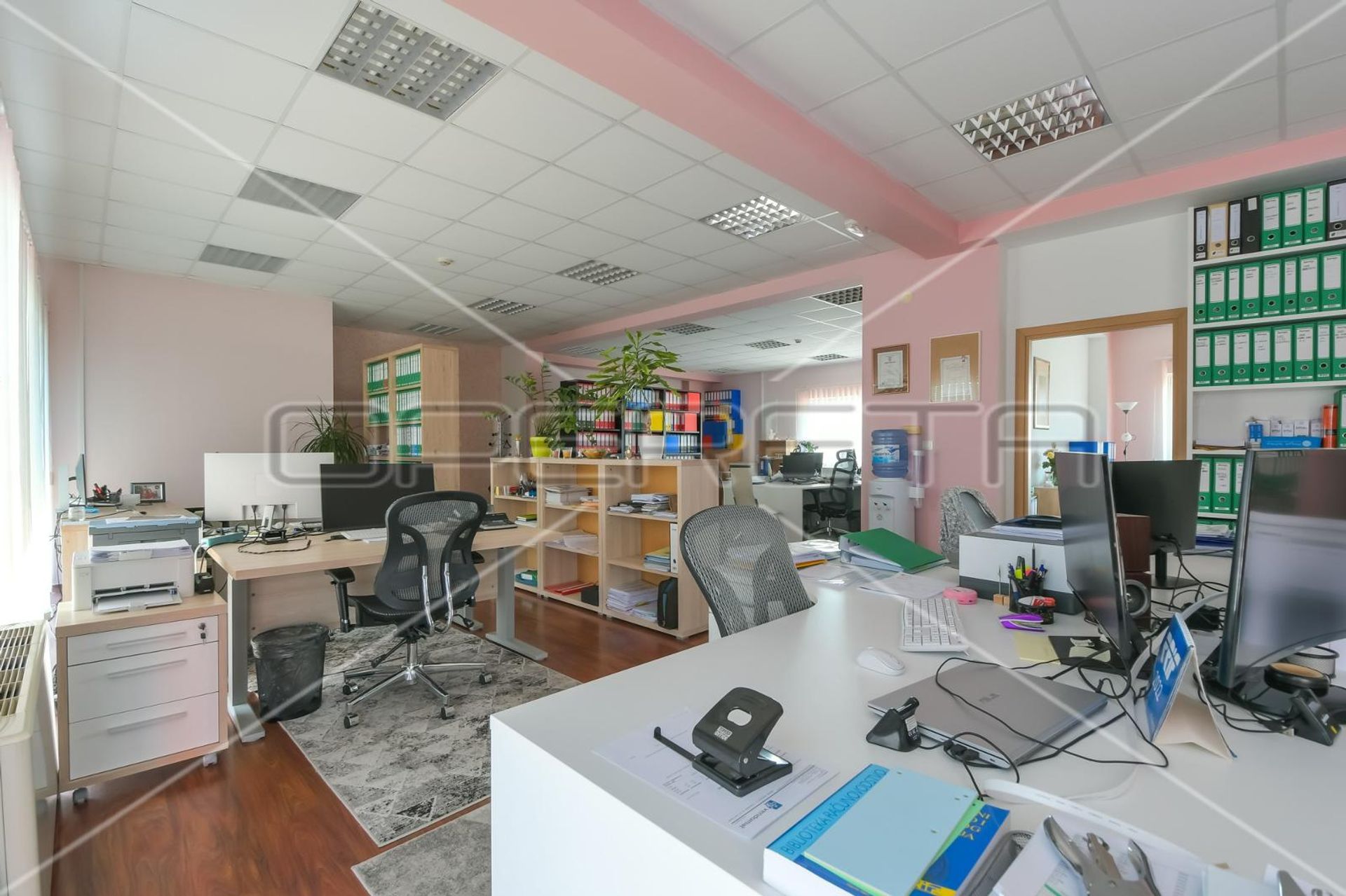 Commercial dans Lučko, Grad Zagreb 11534728