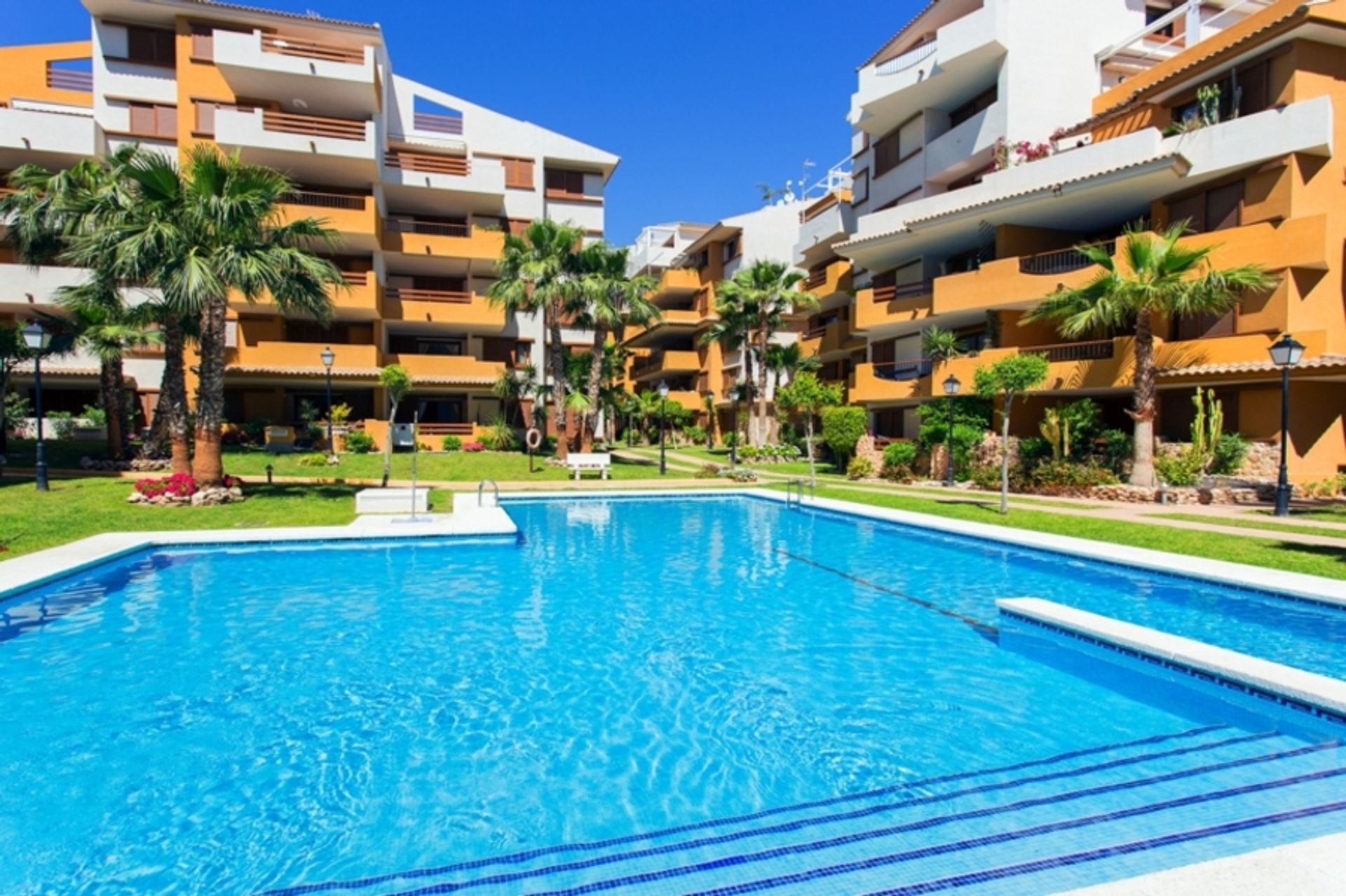 Condominium dans Torrevieja, Valence 11537337