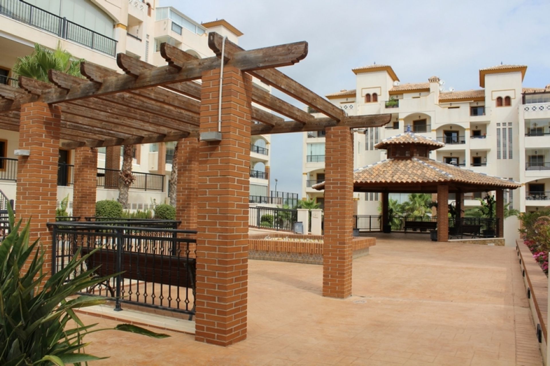 Condominio en Guardamar del Segura, Valencia 11537397