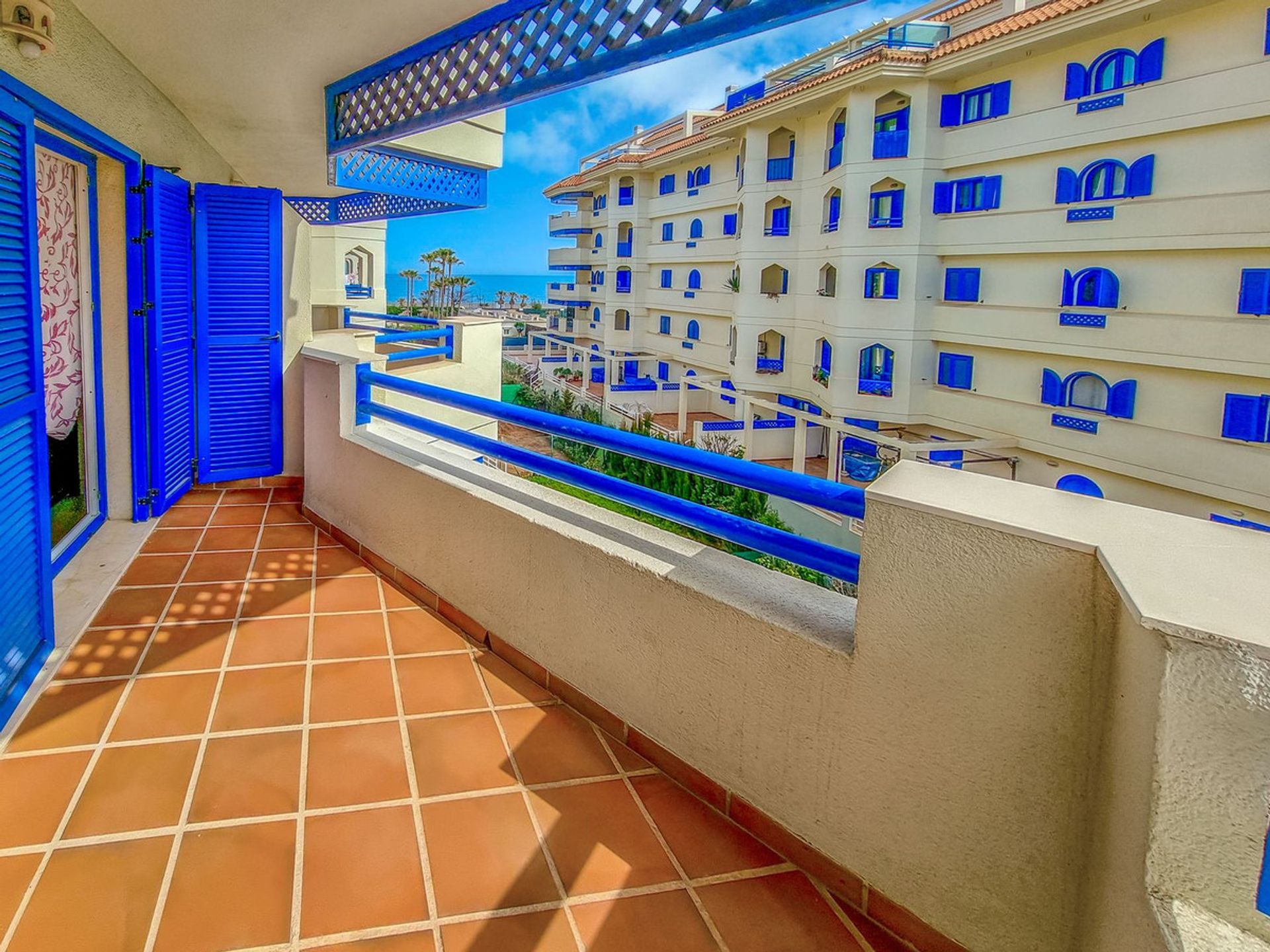 Condominium in San Luis de Sabinillas, Andalusia 11538028