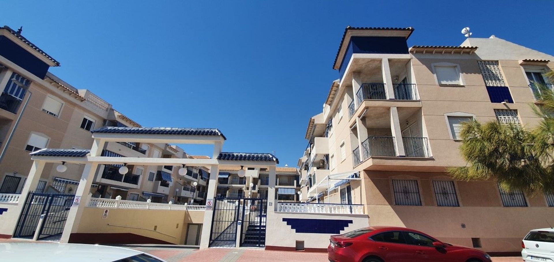 Condominium in Torrevieja, Valencian Community 11538223