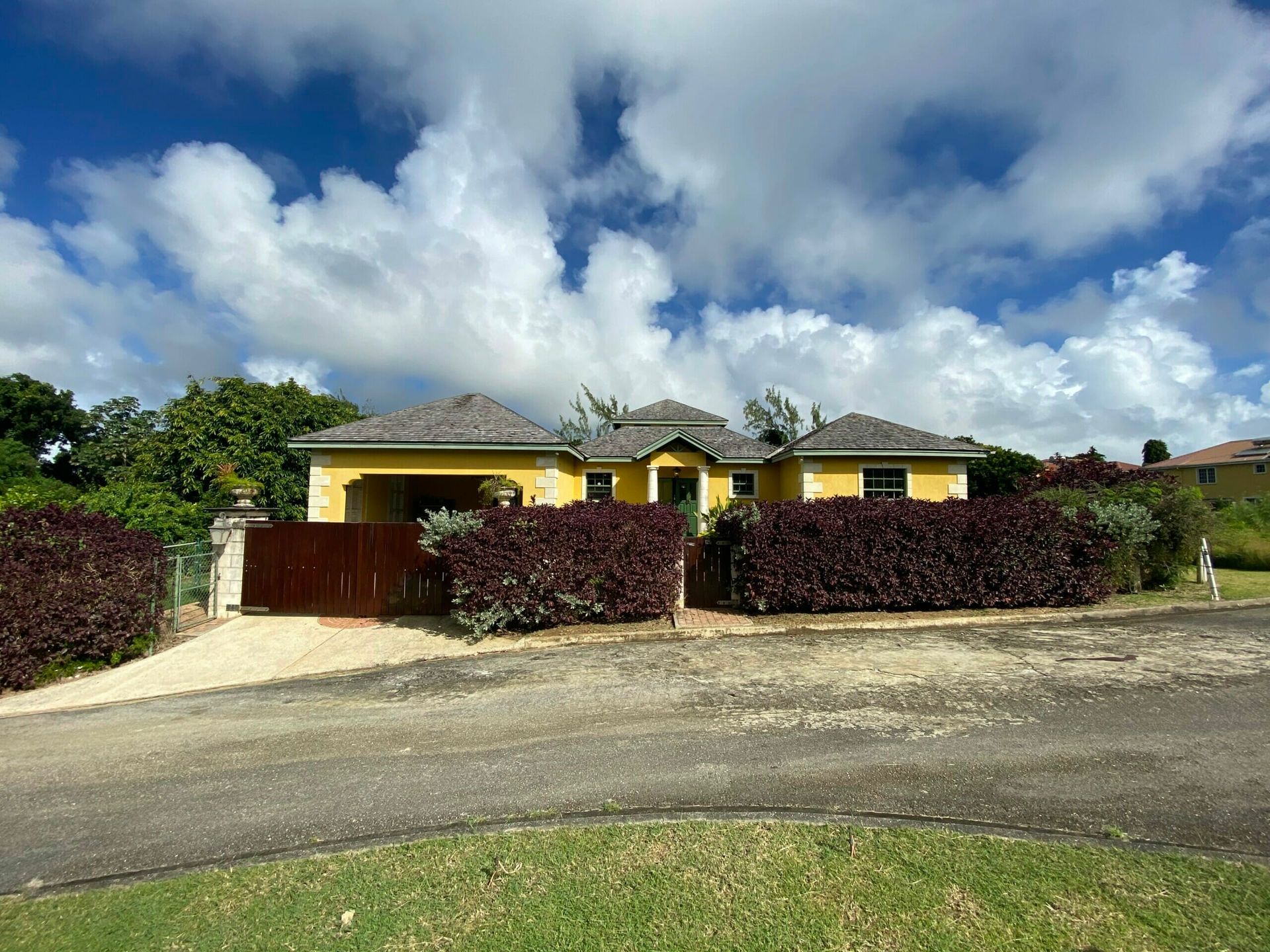 House in White Hall, Saint Peter 11539982