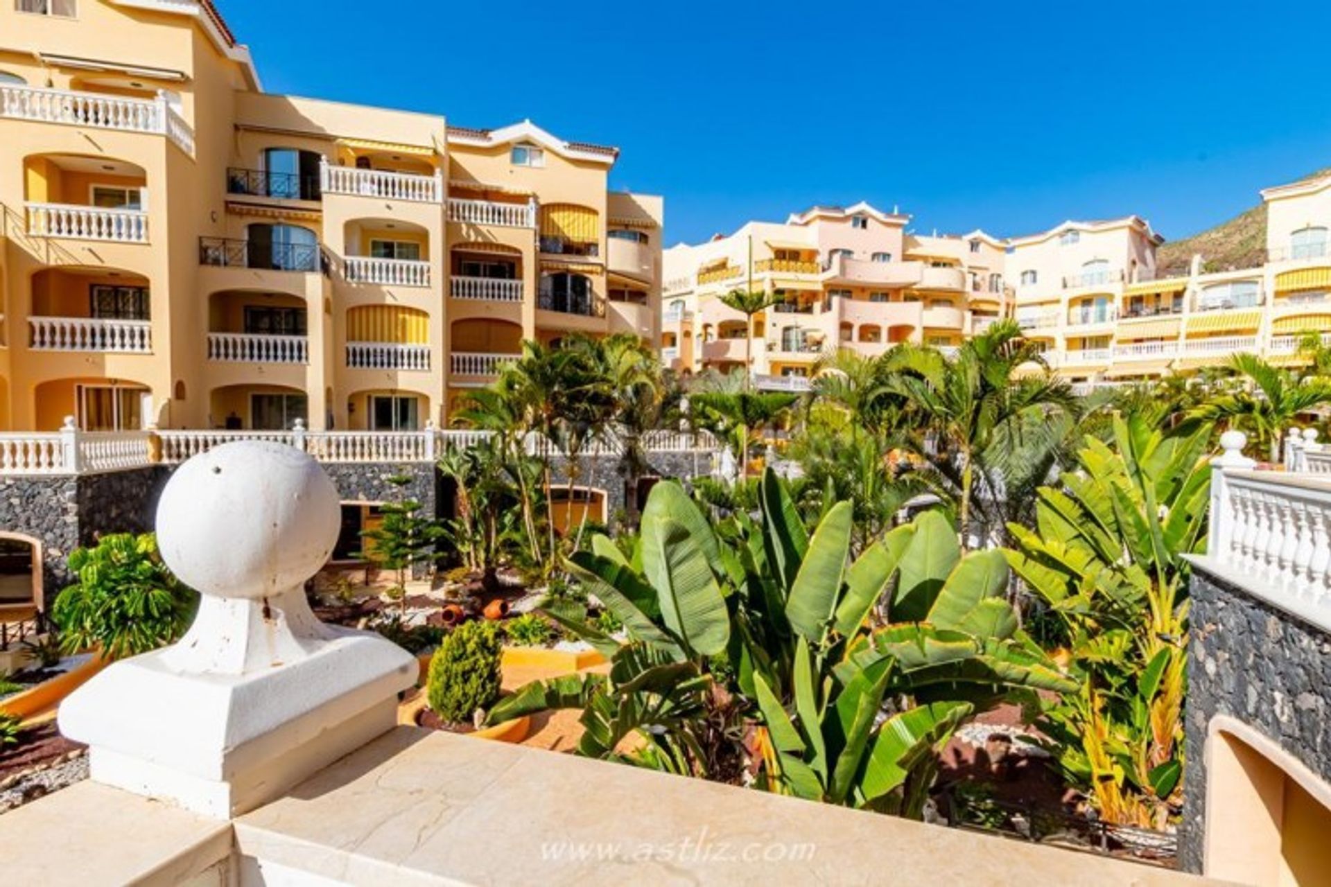 Condominium in Los Cristianos, Canarias 11541282