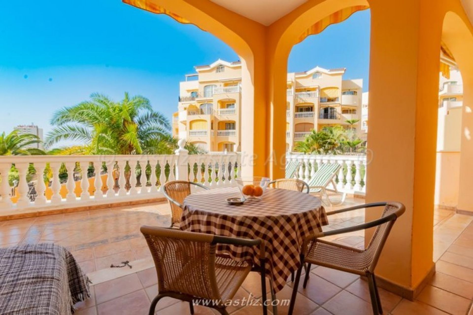 Condominium in Los Cristianos, Canarias 11541282