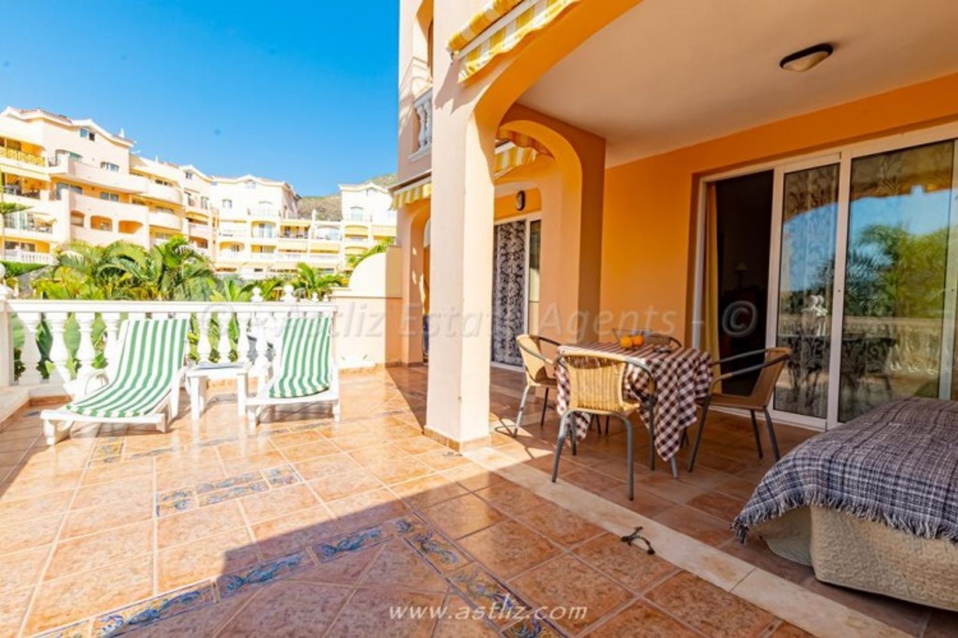 Condominium in Los Cristianos, Canarias 11541282