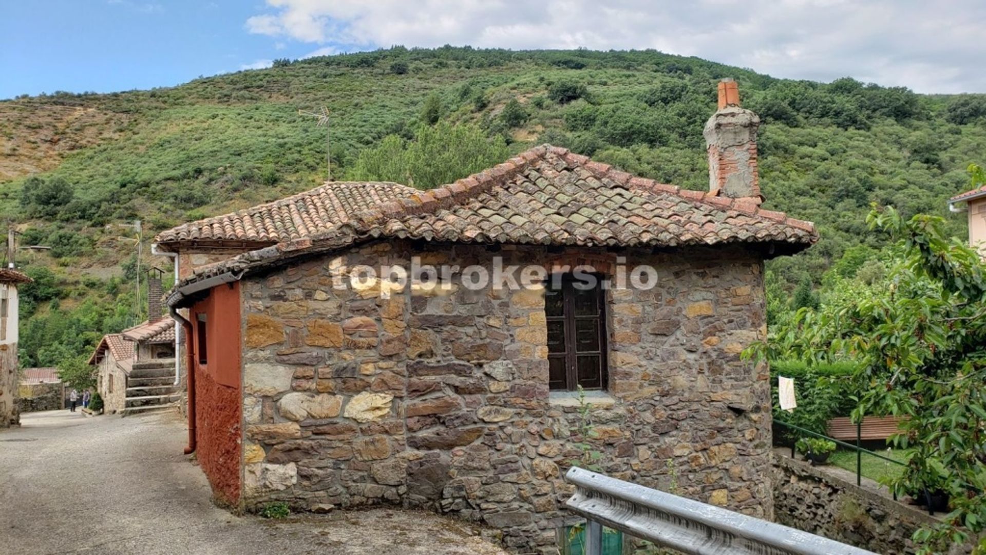 σπίτι σε Los Barrios de Luna, Castilla y León 11542240