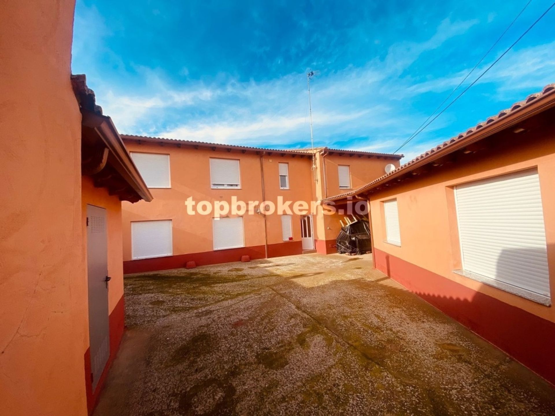 House in Valencia de Don Juan, Castille-Leon 11542903