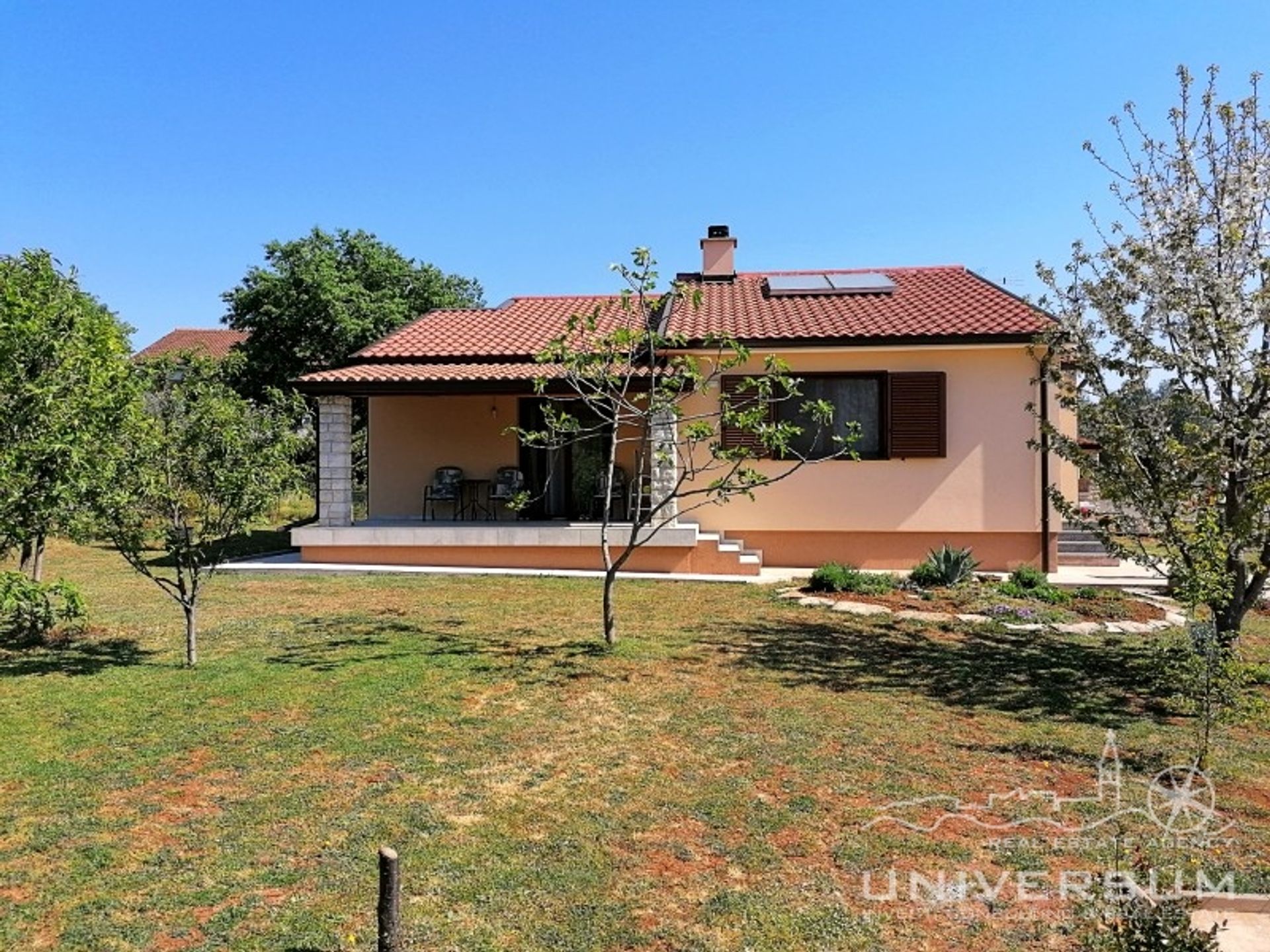 بيت في Umag, Istria County 11545084