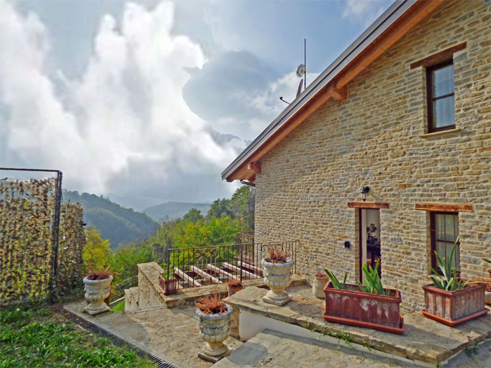 Rumah di Montelupo Albese, Piemonte 11546947