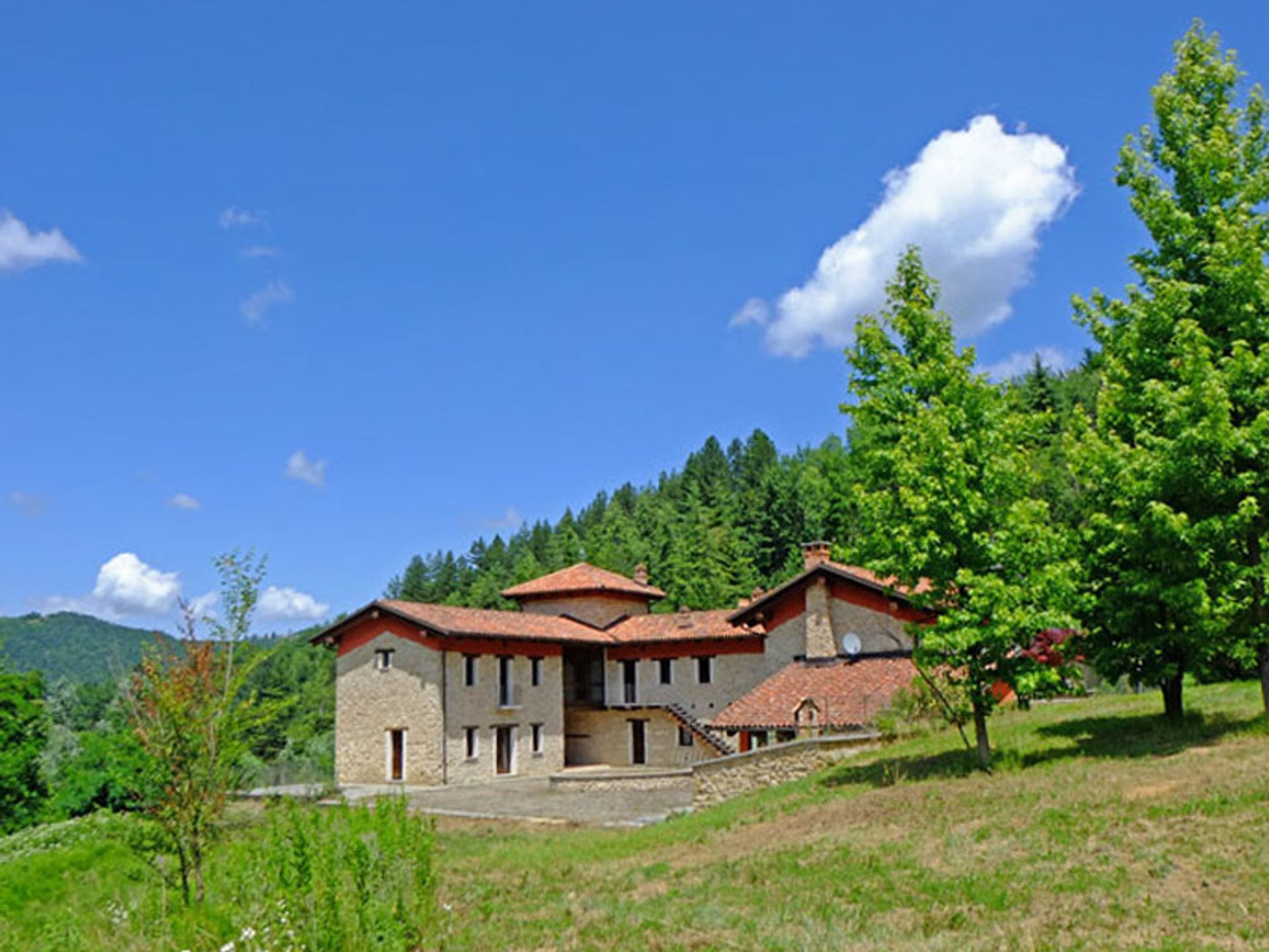 Rumah di Niella Belbo, Piemonte 11546955