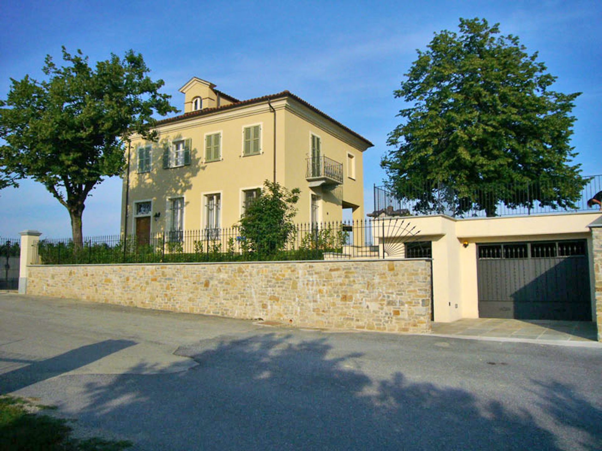 Rumah di Dogliani, Piemonte 11546958