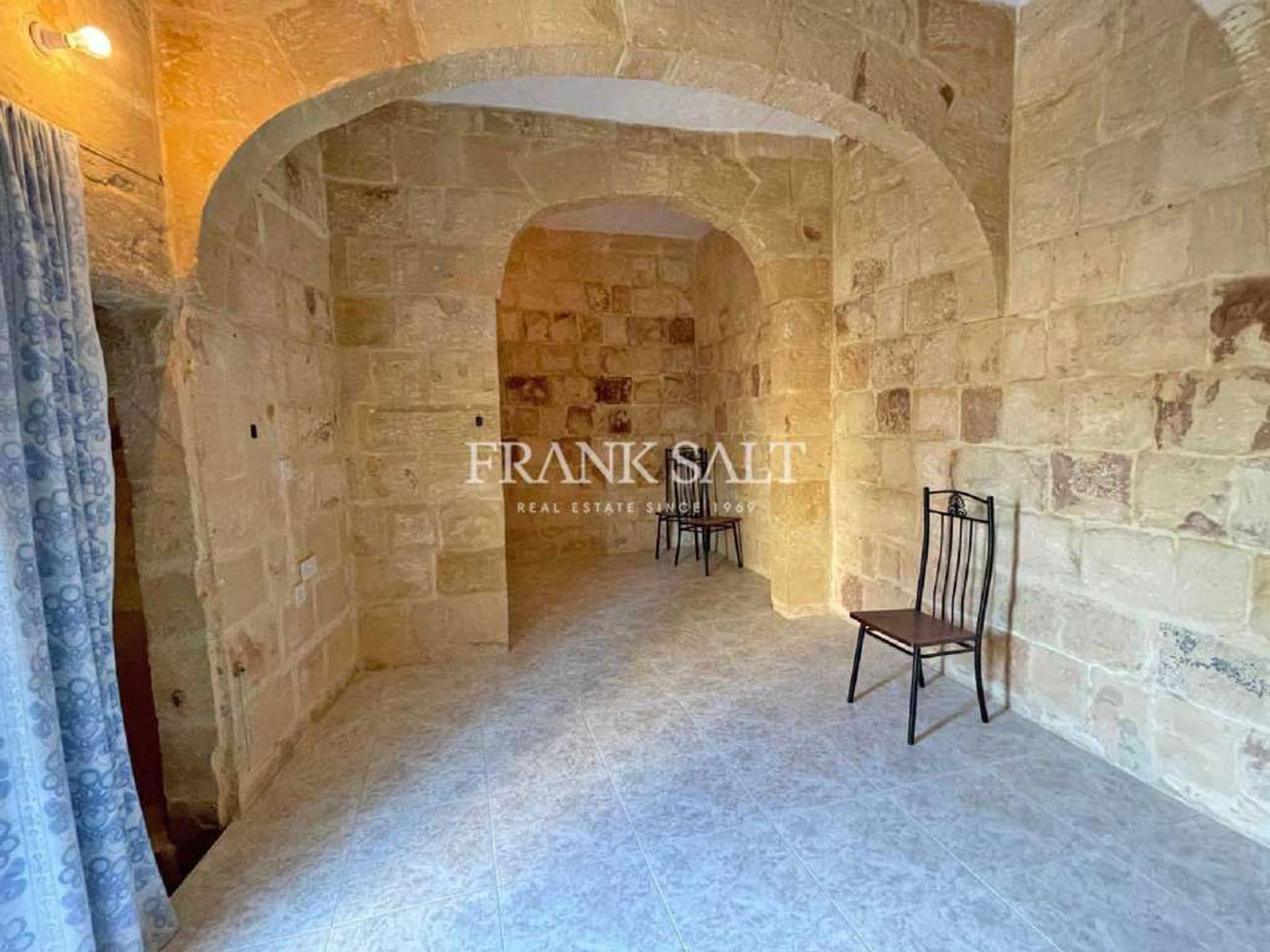 آخر في Żurrieq,  11548872