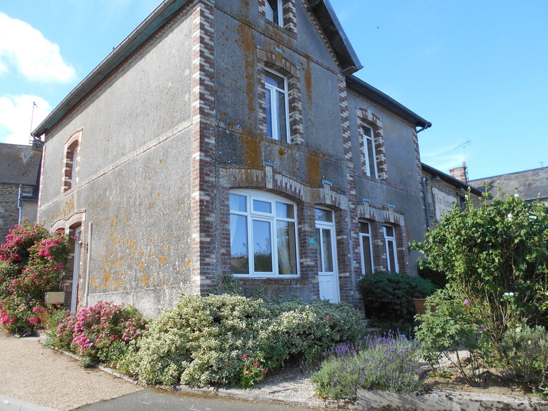 Casa nel Saint-Cyr-en-Pail, Pays de la Loire 11549042