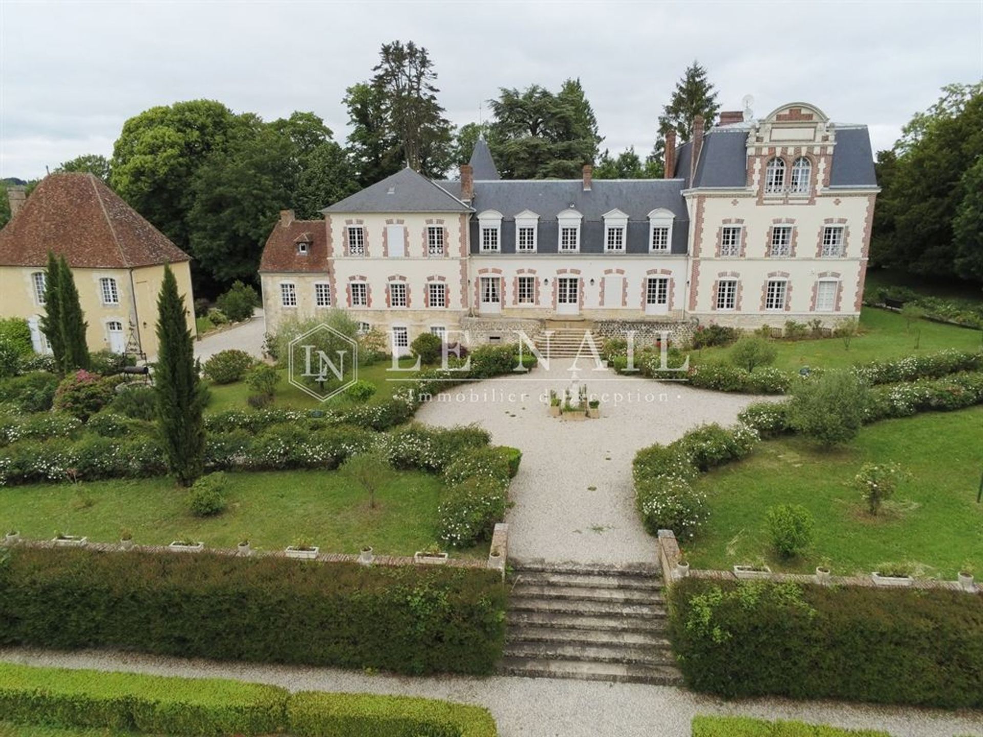 Rumah di Bellême, Normandy 11549347