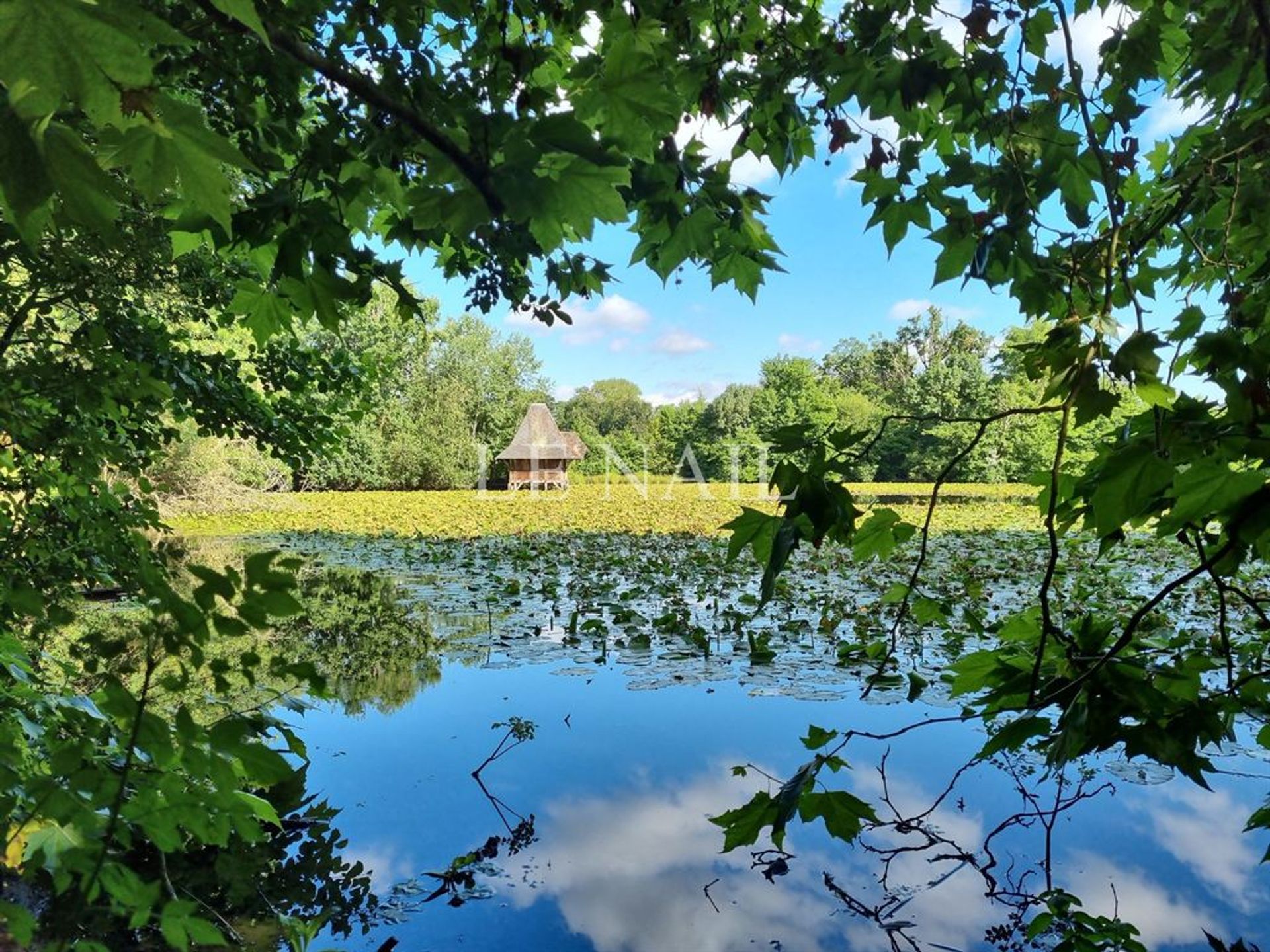 σπίτι σε Angers, Pays de la Loire 11549399