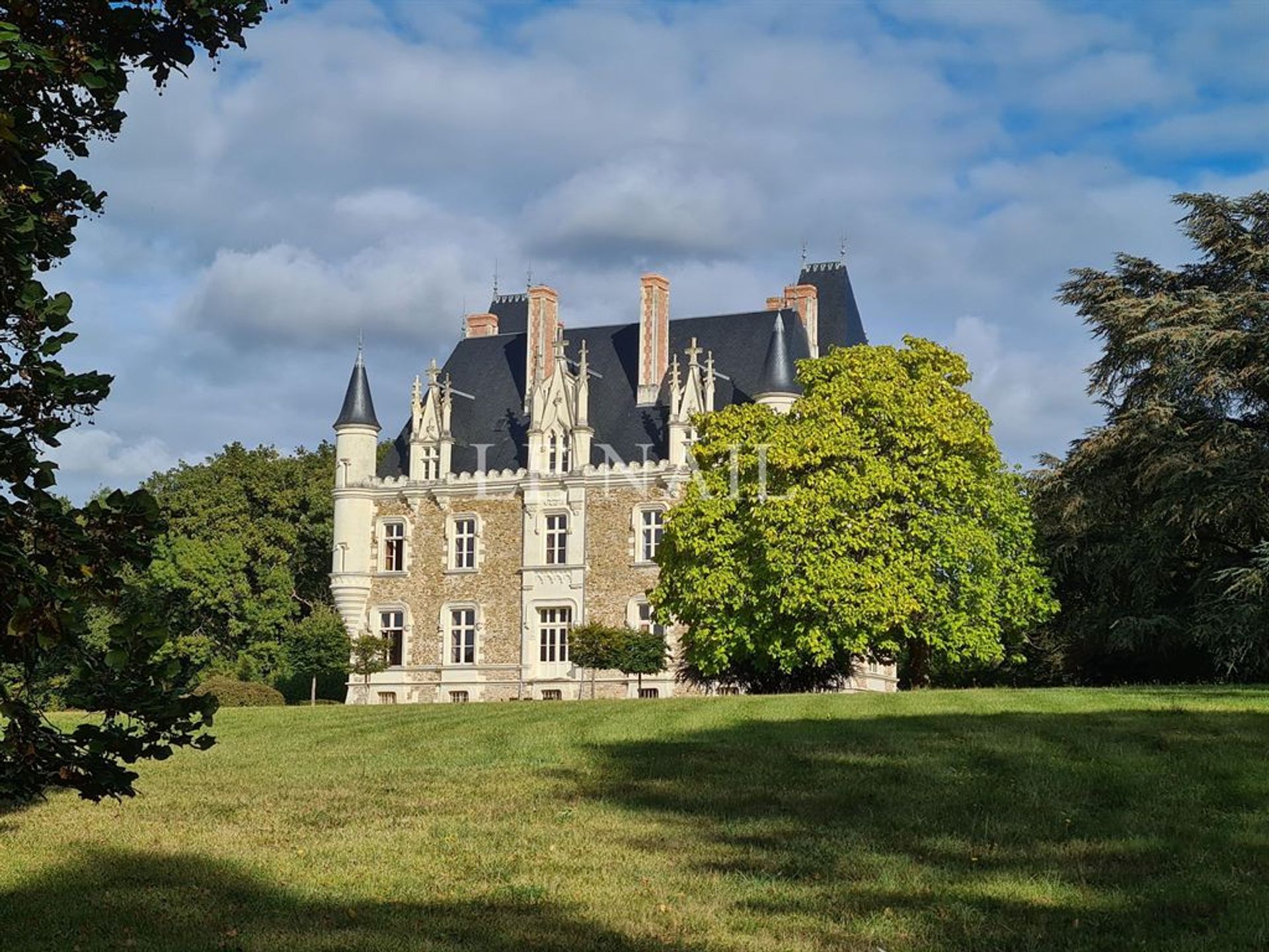 房子 在 Château-Gontier, Pays de la Loire 11549501