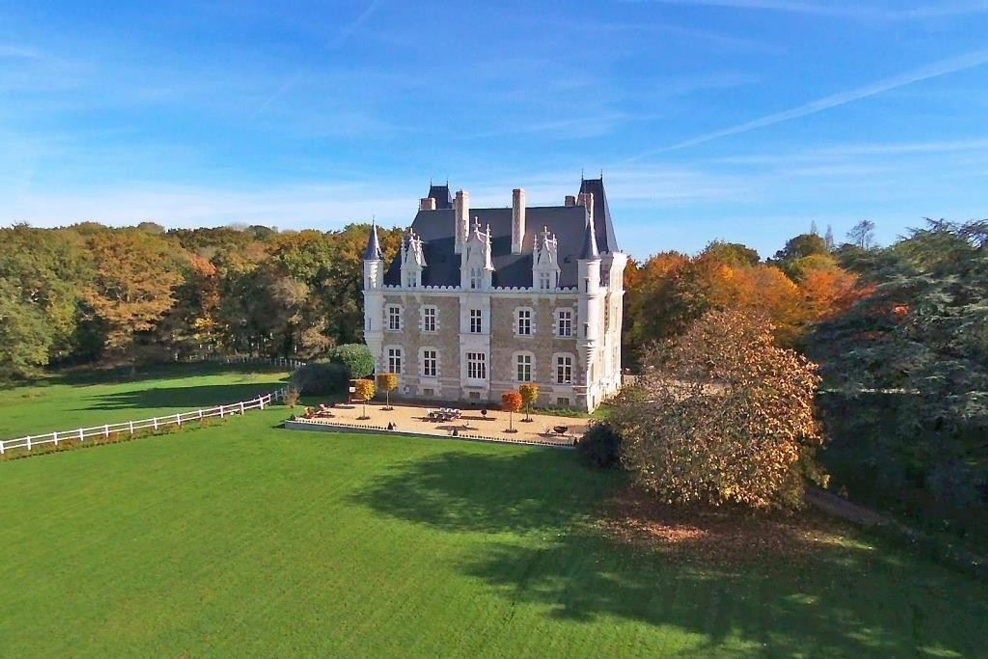 σπίτι σε Chateau-Gontier, Pays de la Loire 11549501