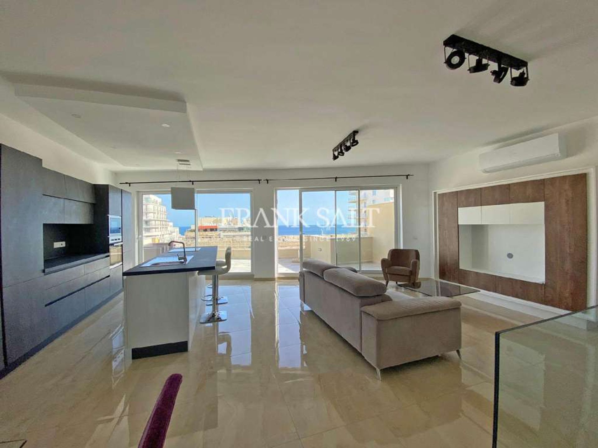 Condominium in Sliema,  11550723