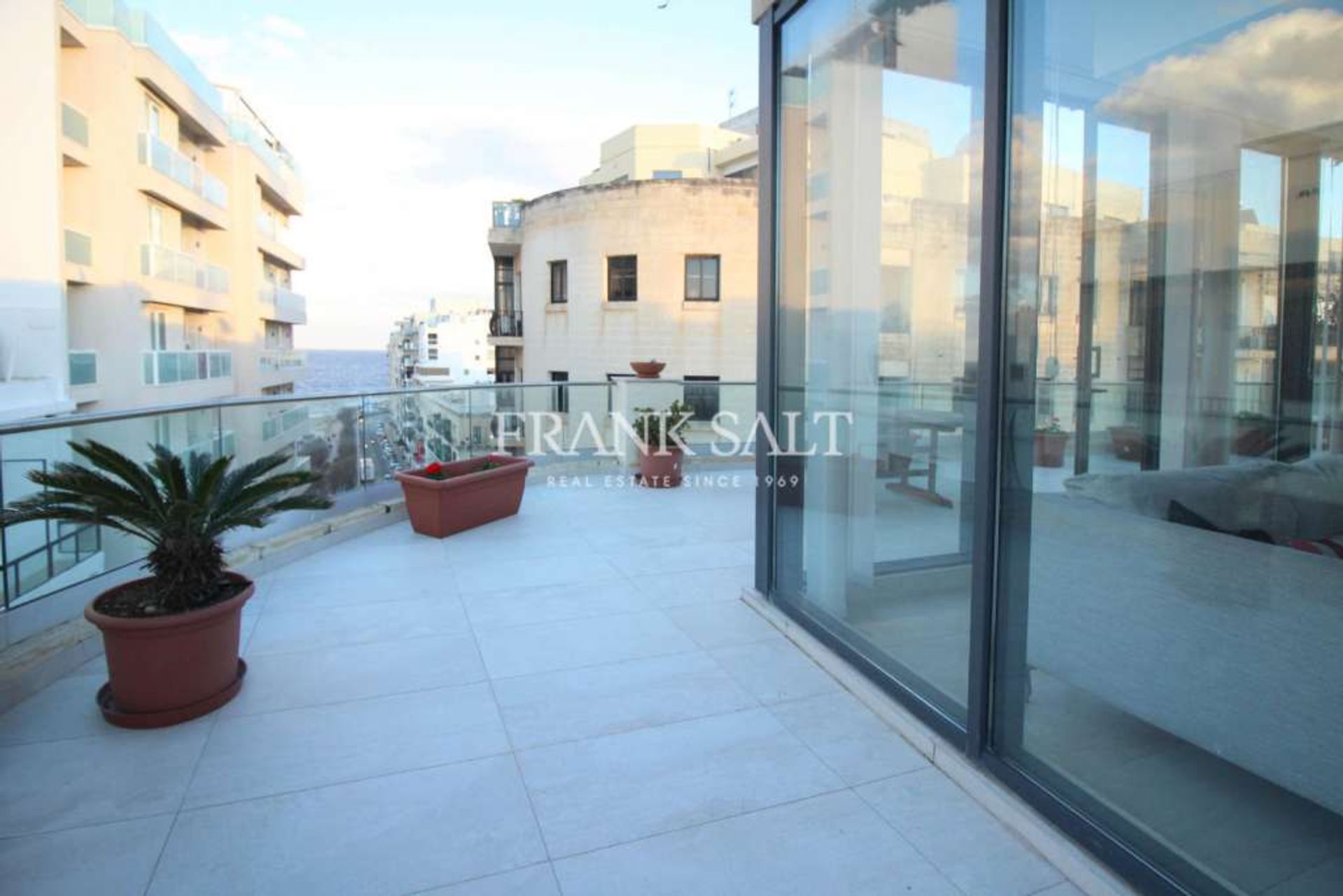 Condominium in Sliema,  11550801