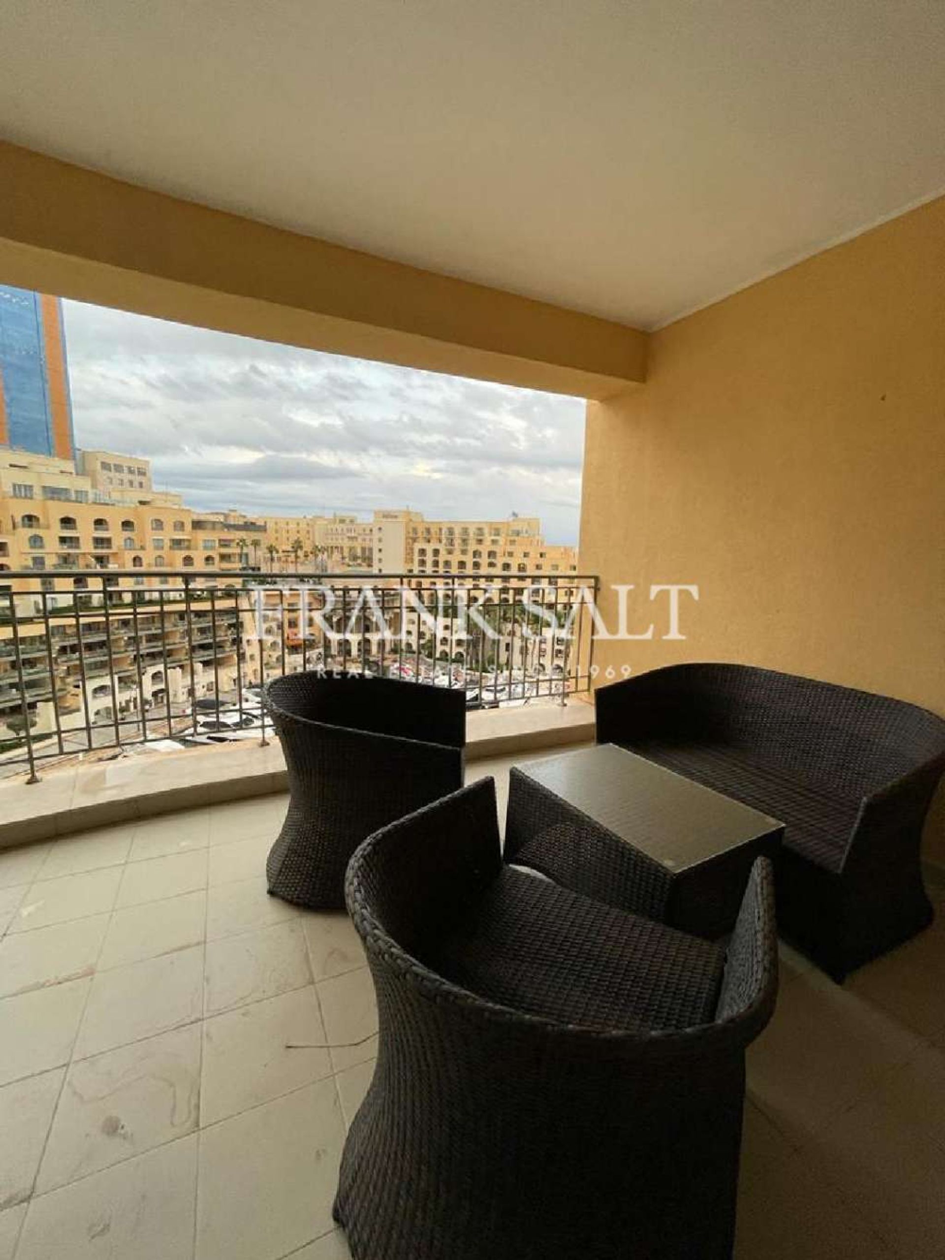 Condominio en Saint Julian's,  11551650