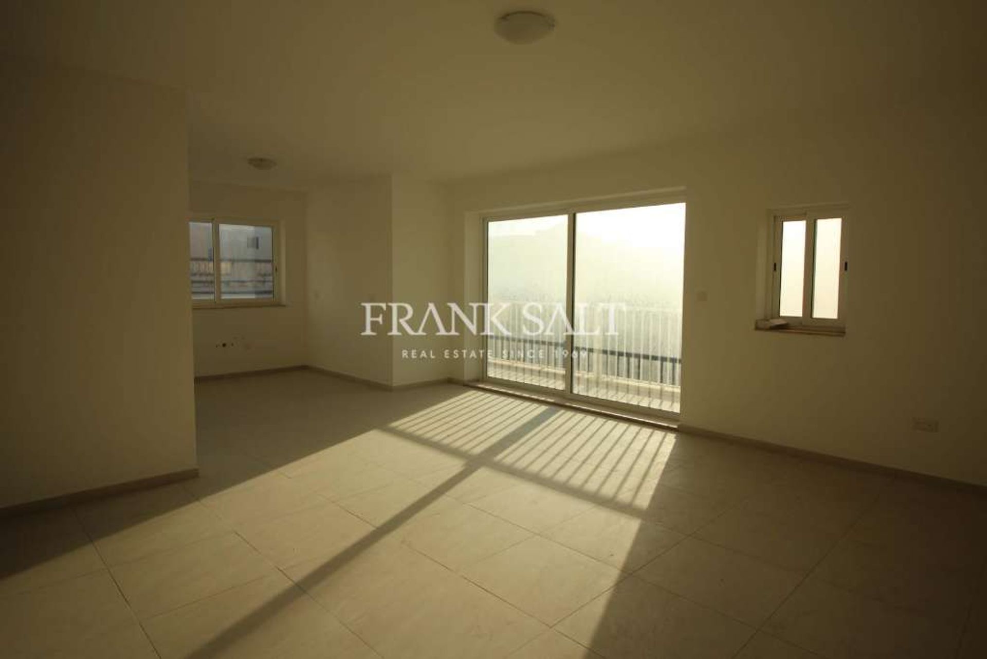 Condominio en Mosta,  11552070