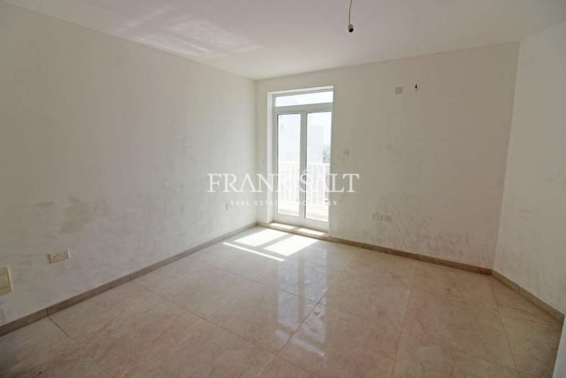 Condominium in San Giljan, San Giljan 11552233