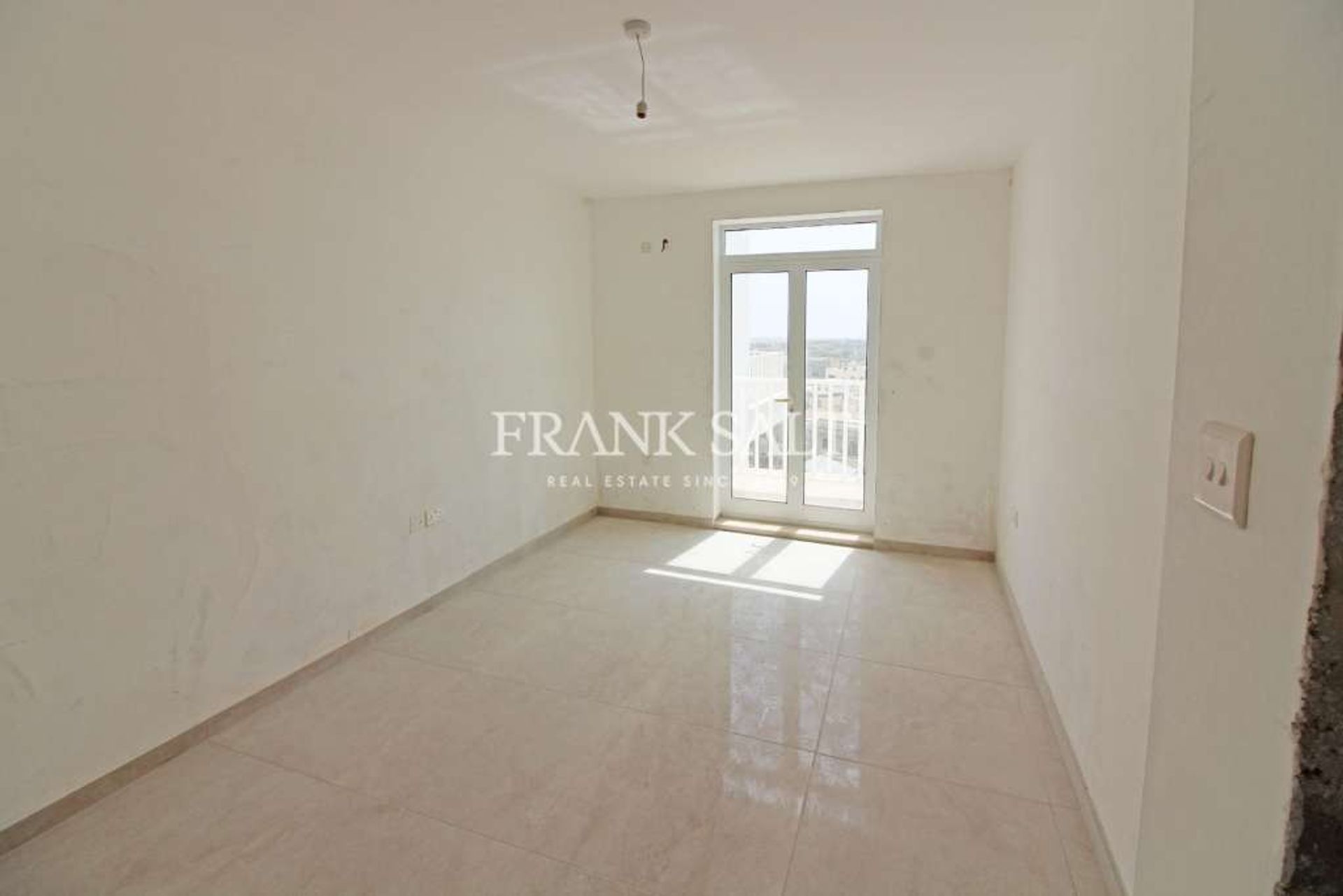 Condominium in San Giljan, San Giljan 11552233