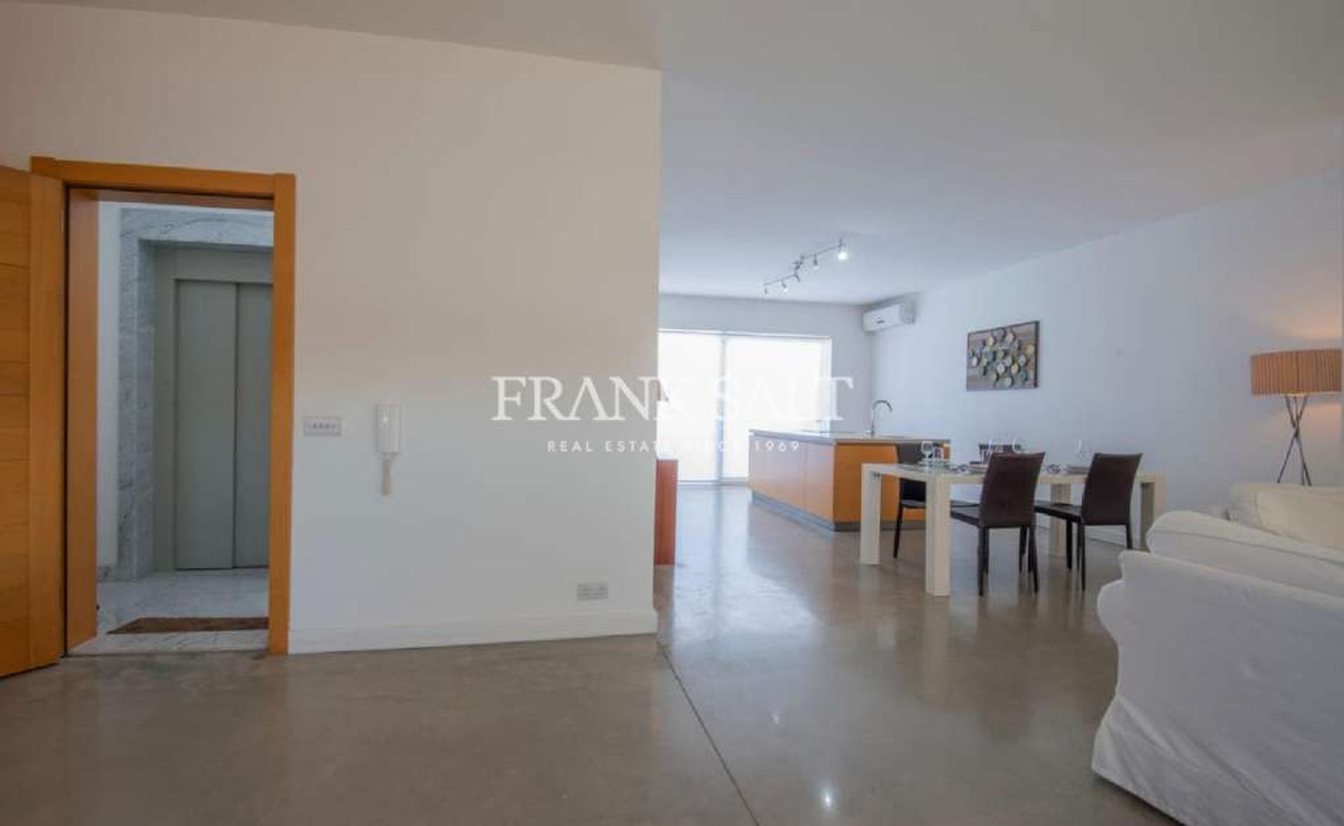 Condominium in San Giljan, San Giljan 11552710