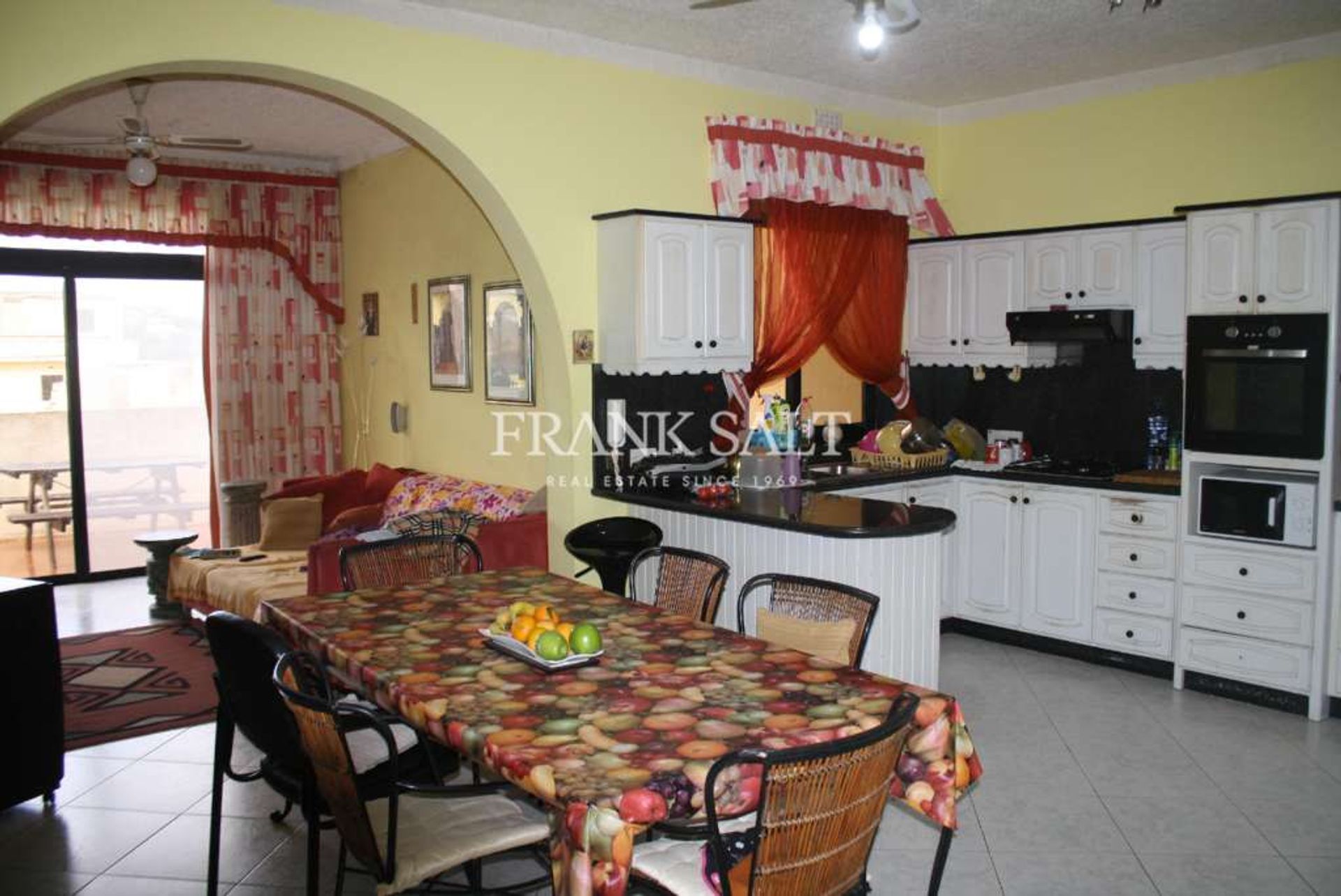 Condominium in Fontana, Fontana 11553033